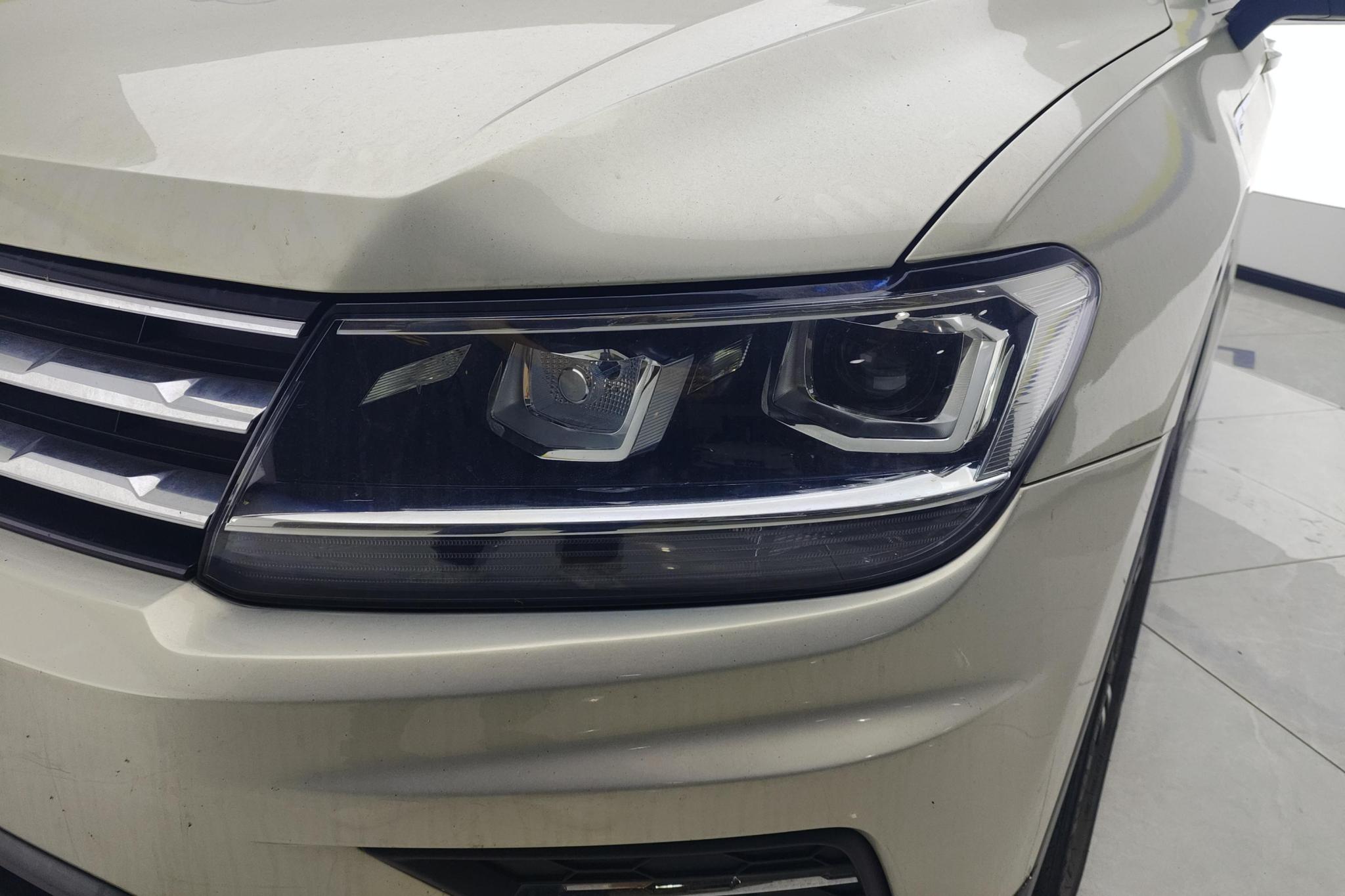Volkswagen Tiguan L L 2019 330TSI AT Comfort VI
