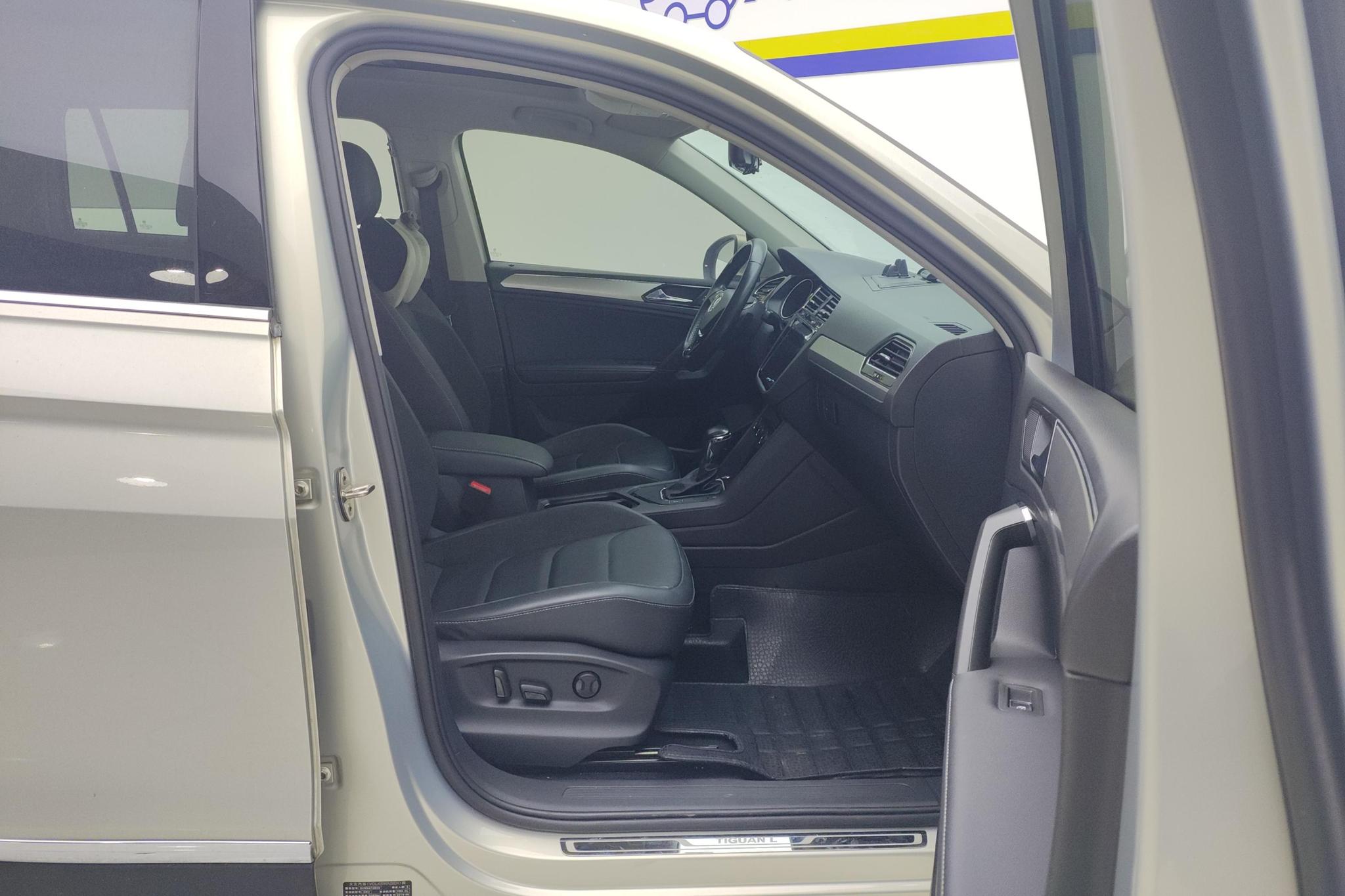 Volkswagen Tiguan L L 2019 330TSI AT Comfort VI