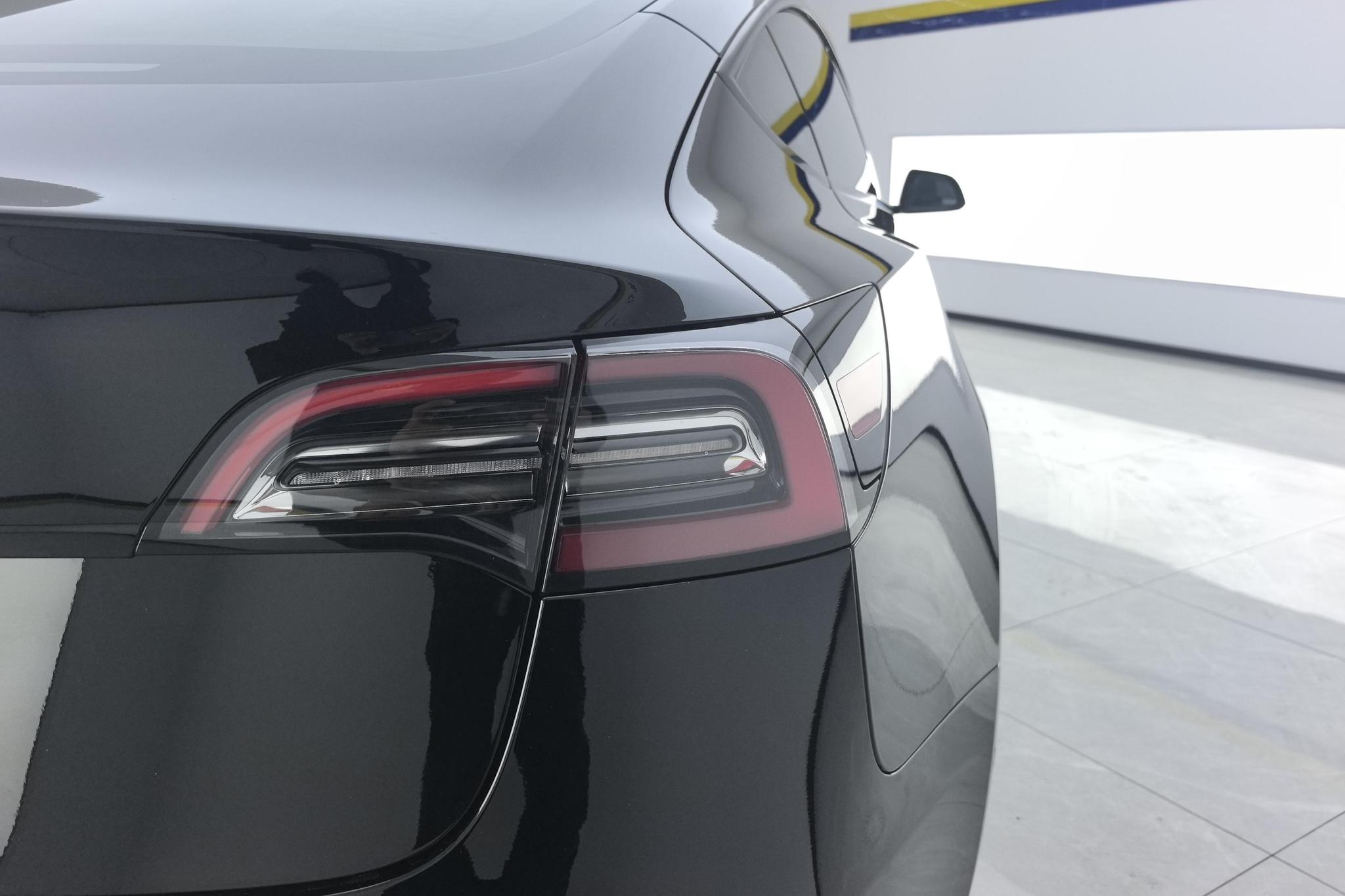 Tesla Model 3 2021 3D1