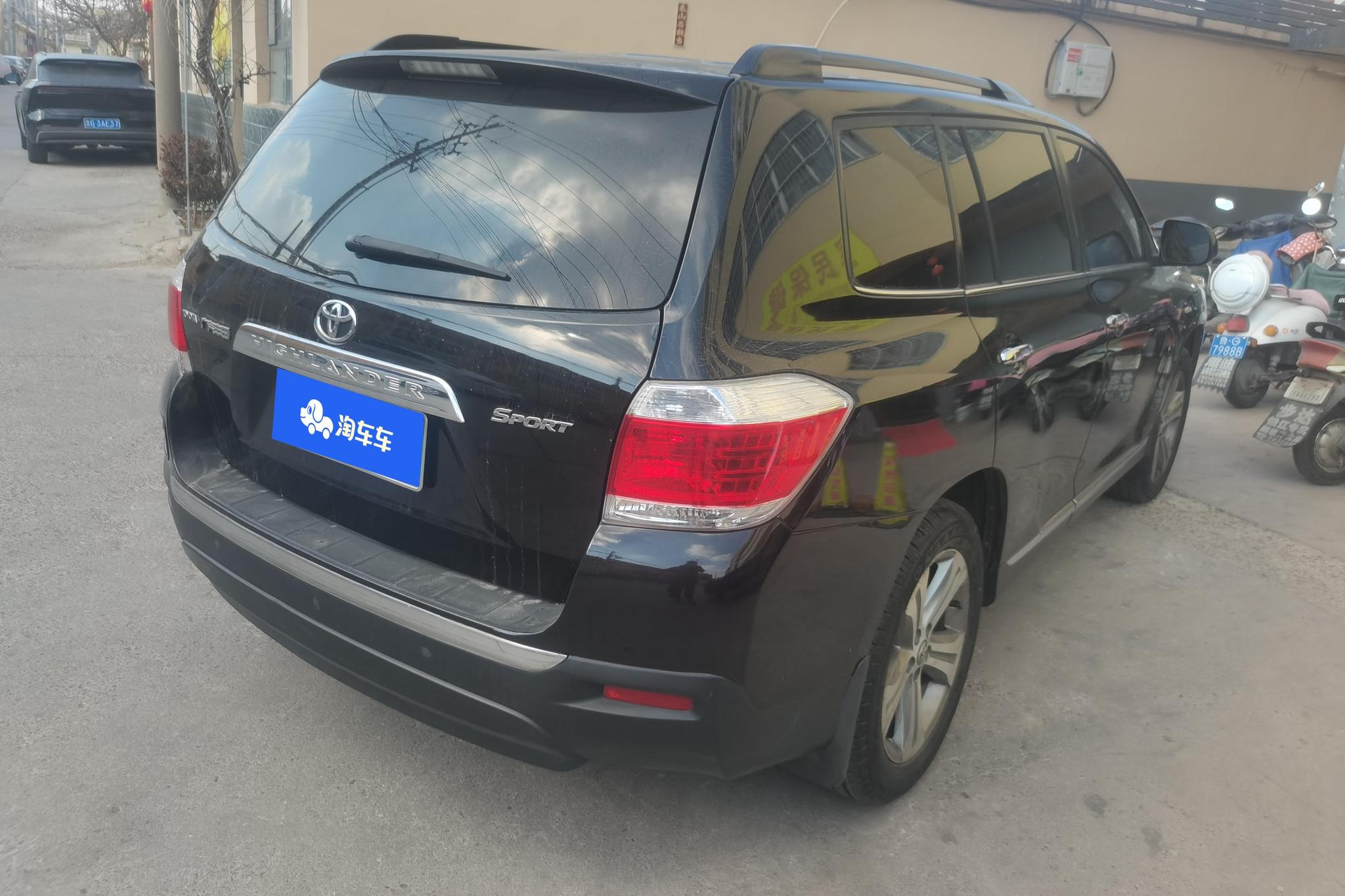 Toyota Highlander 2012 2.7L 7 мест Luxury