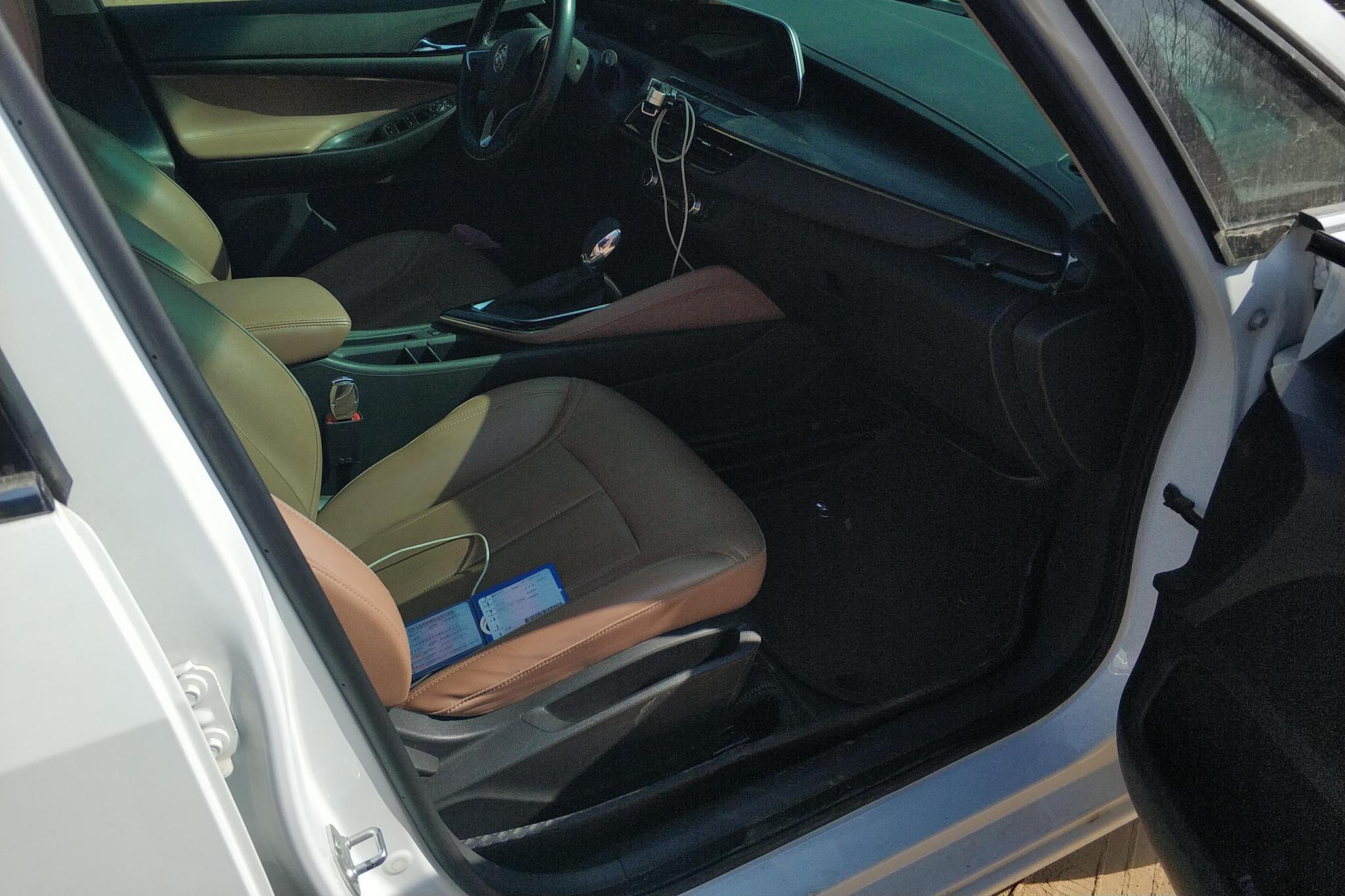 Buick GL6 2021 323T Luxury