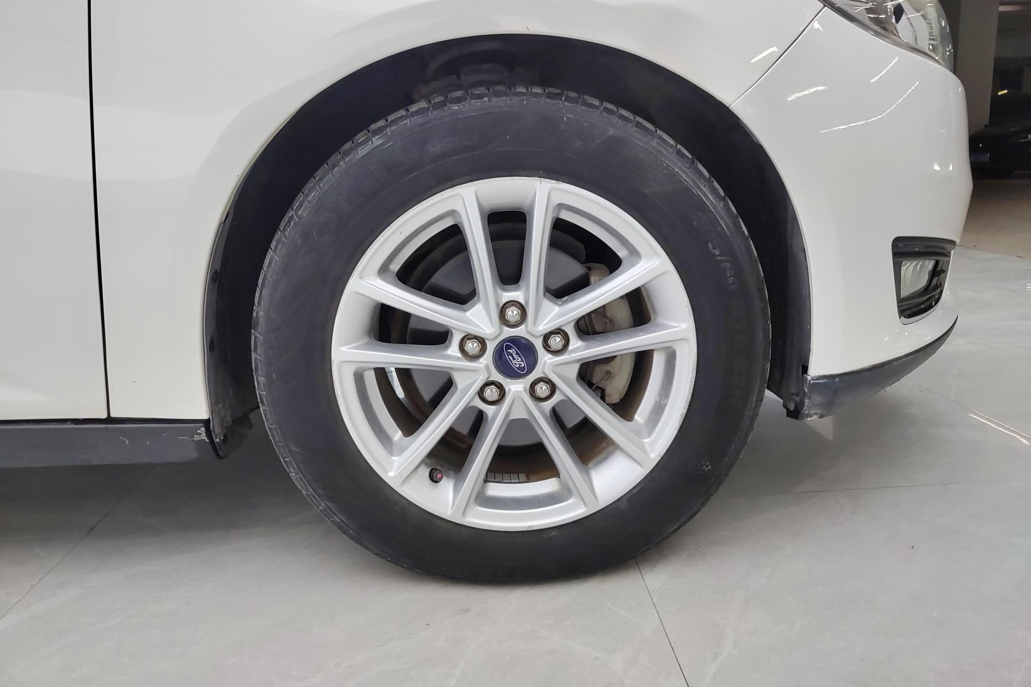 Ford Focus 2015 1.6L AT