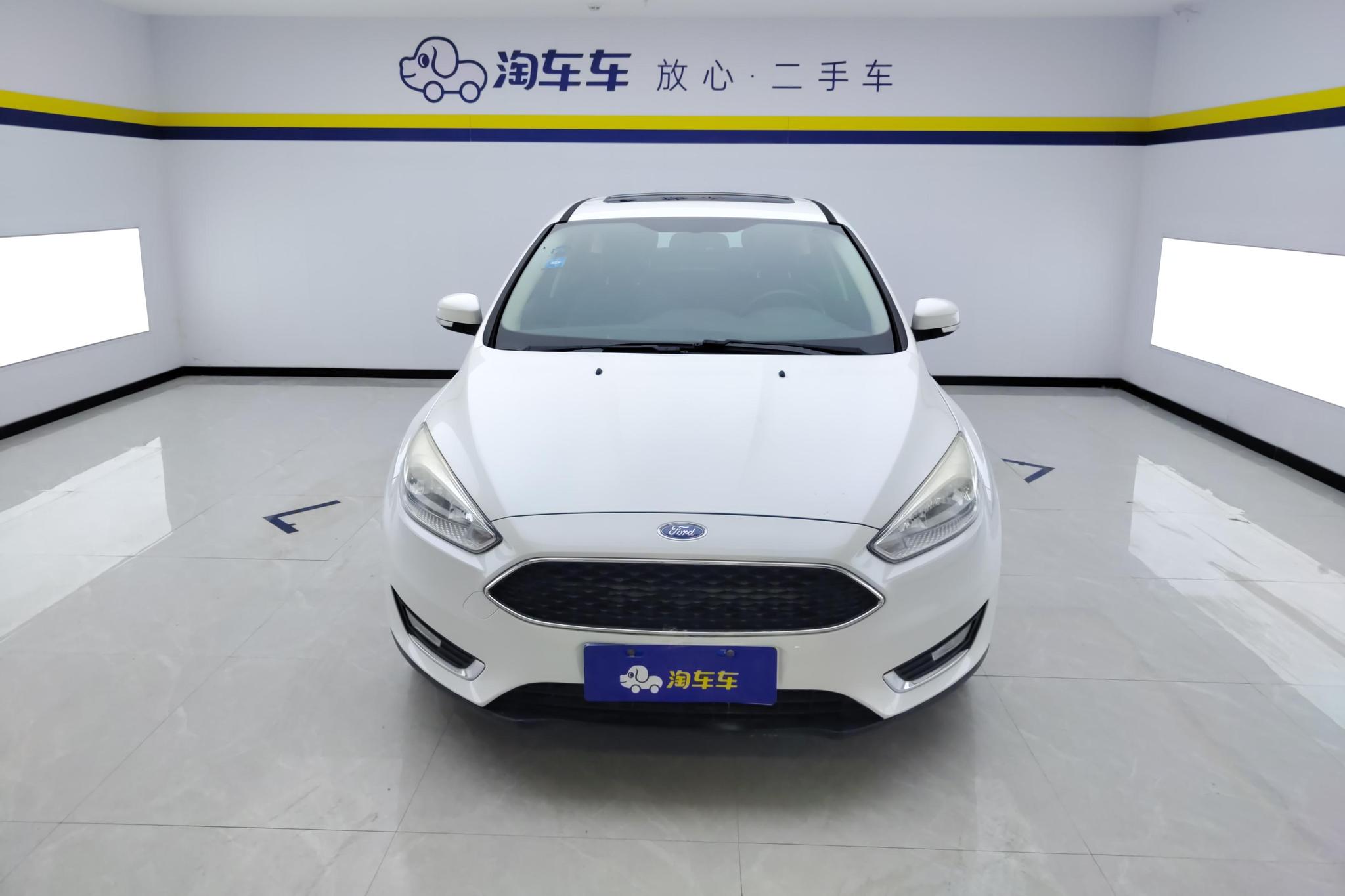 Ford Focus 2015 1.6L AT