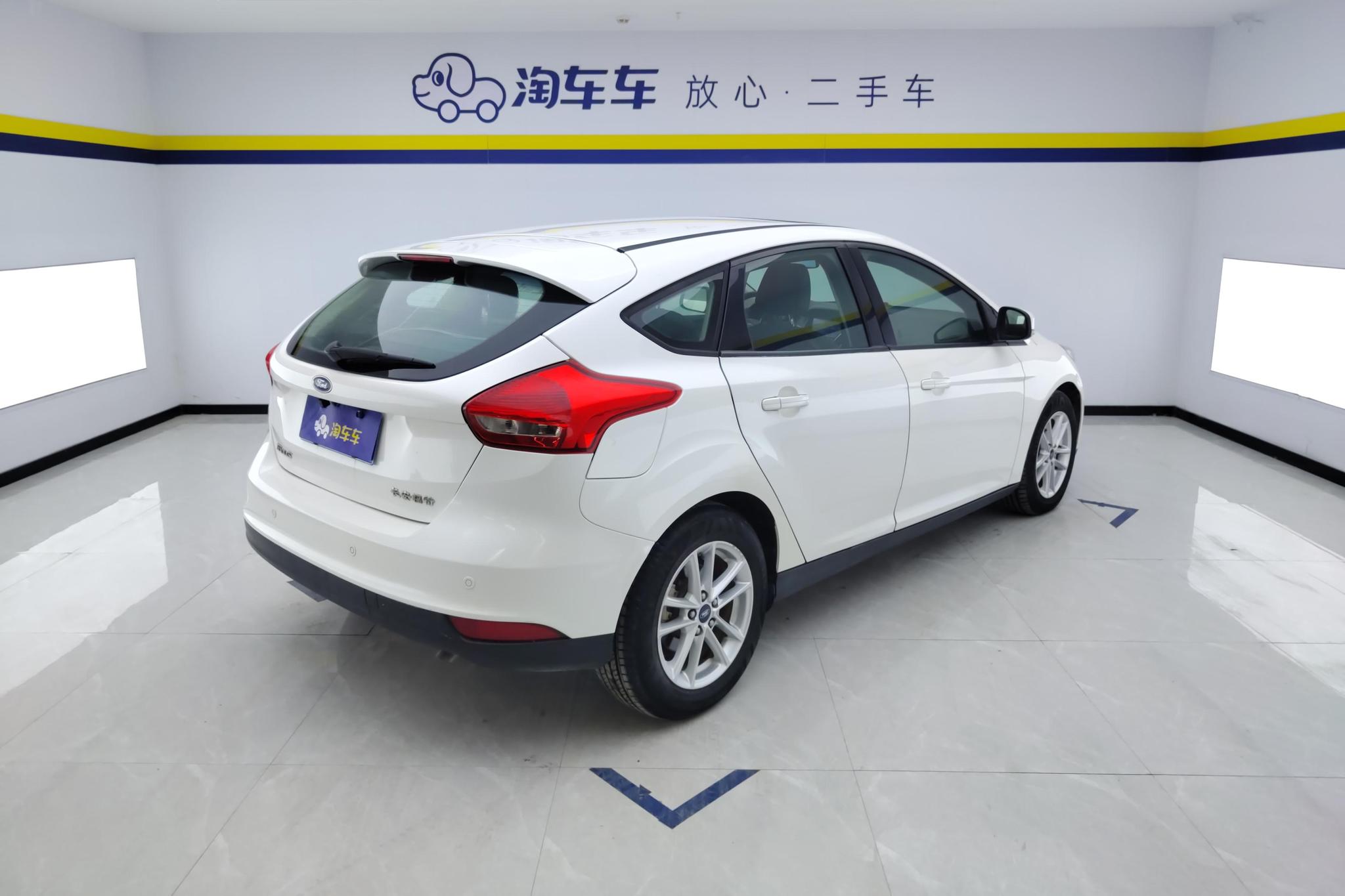 Ford Focus 2015 1.6L AT