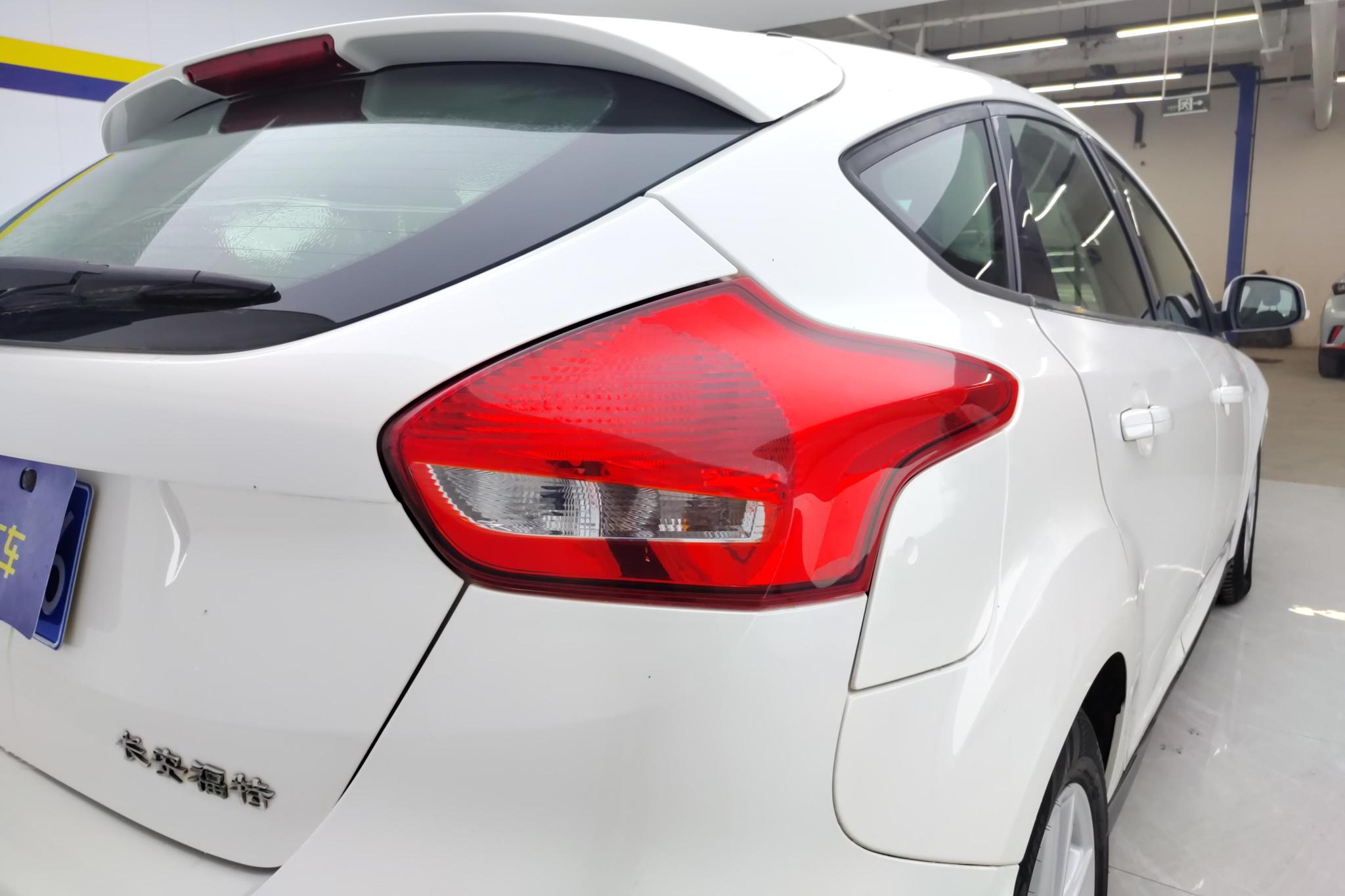 Ford Focus 2015 1.6L AT