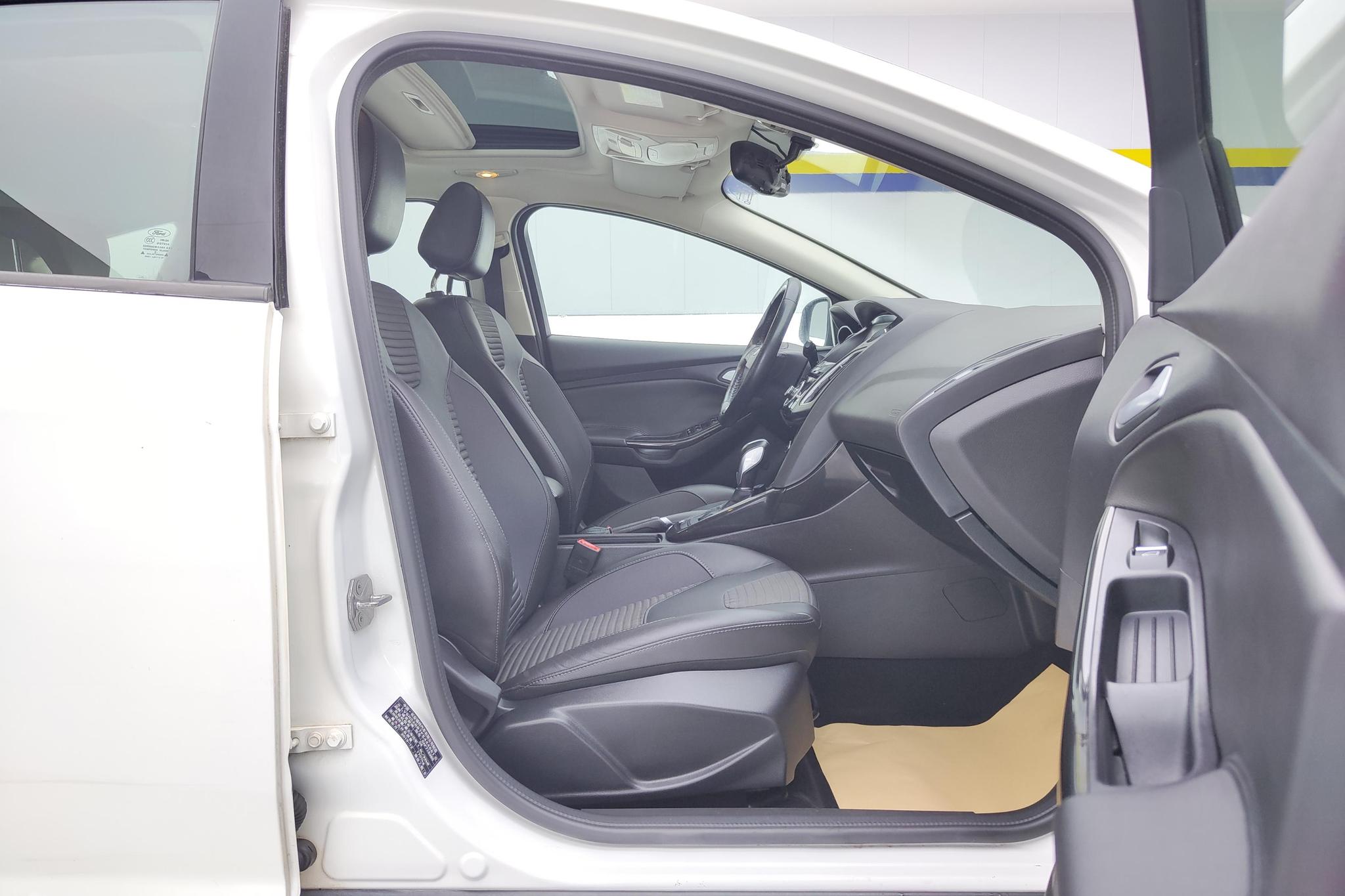 Ford Focus 2015 1.6L AT