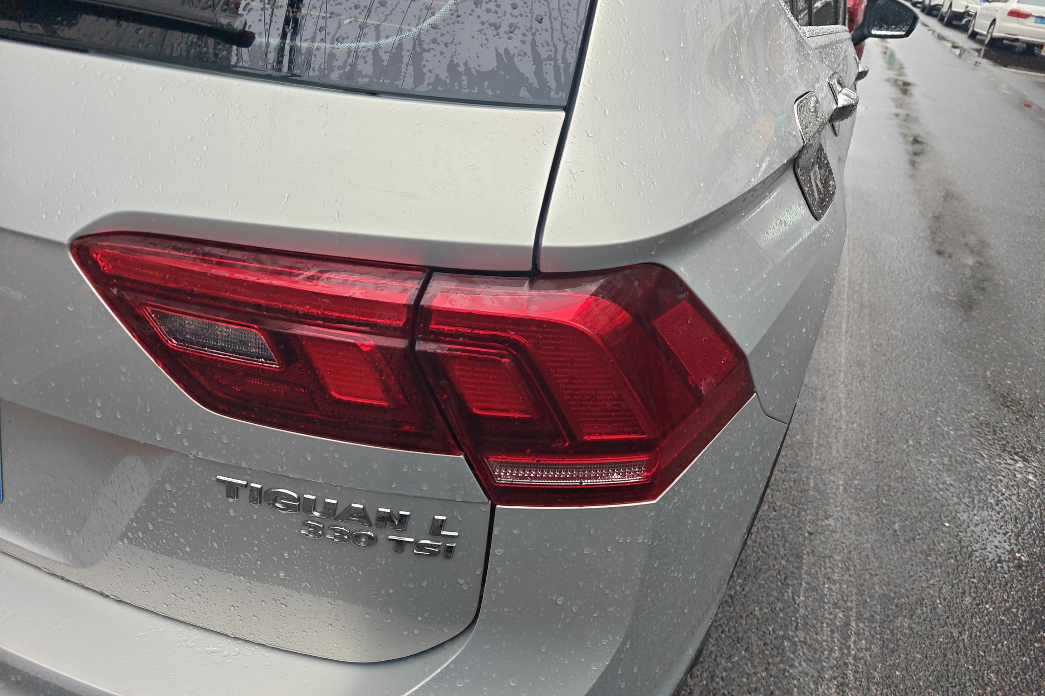 Volkswagen Tiguan L L 2017 330TSI AT Comfort