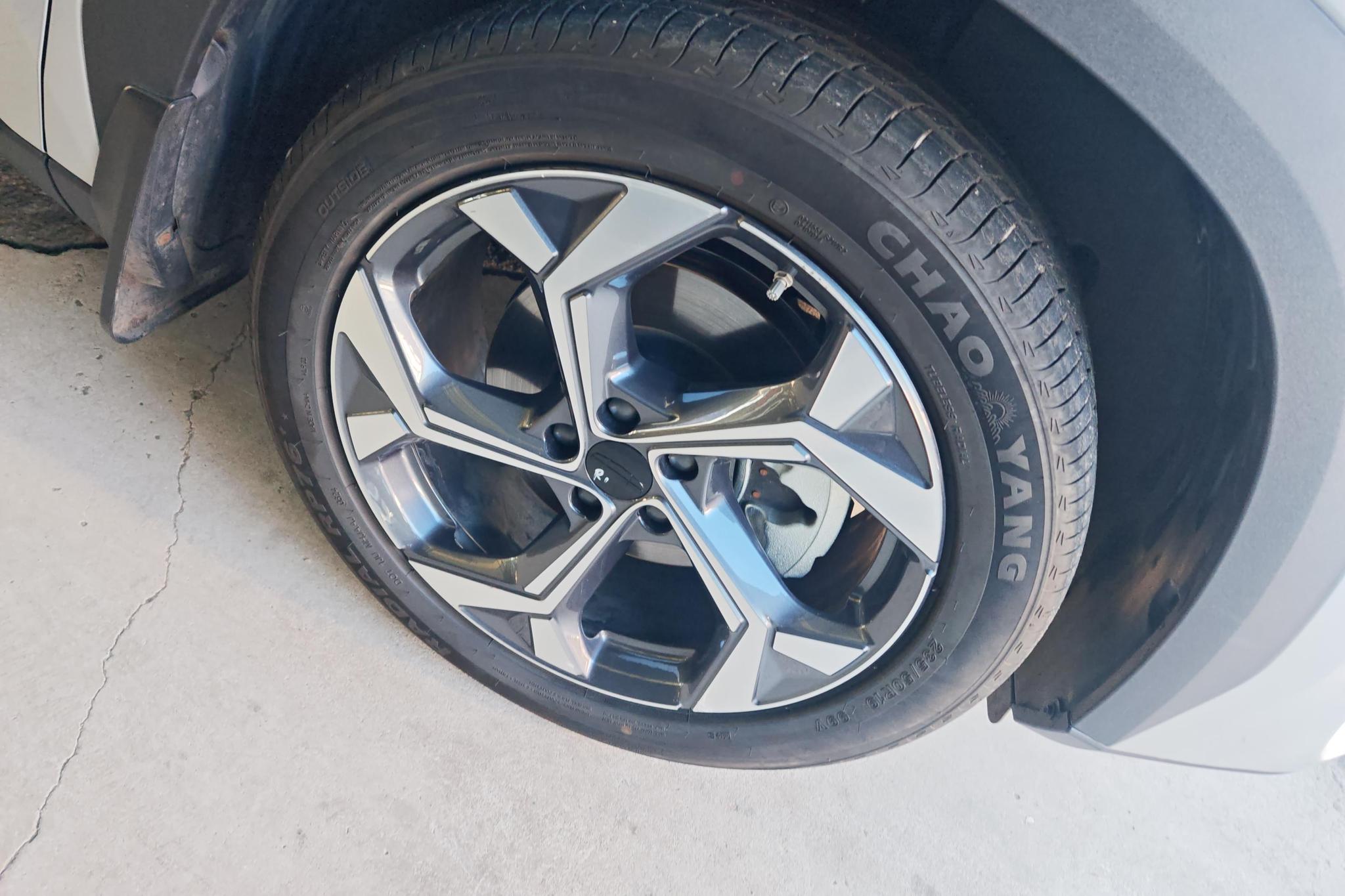 Geely Boyue L L 2023 1.5TD DCT Luxury
