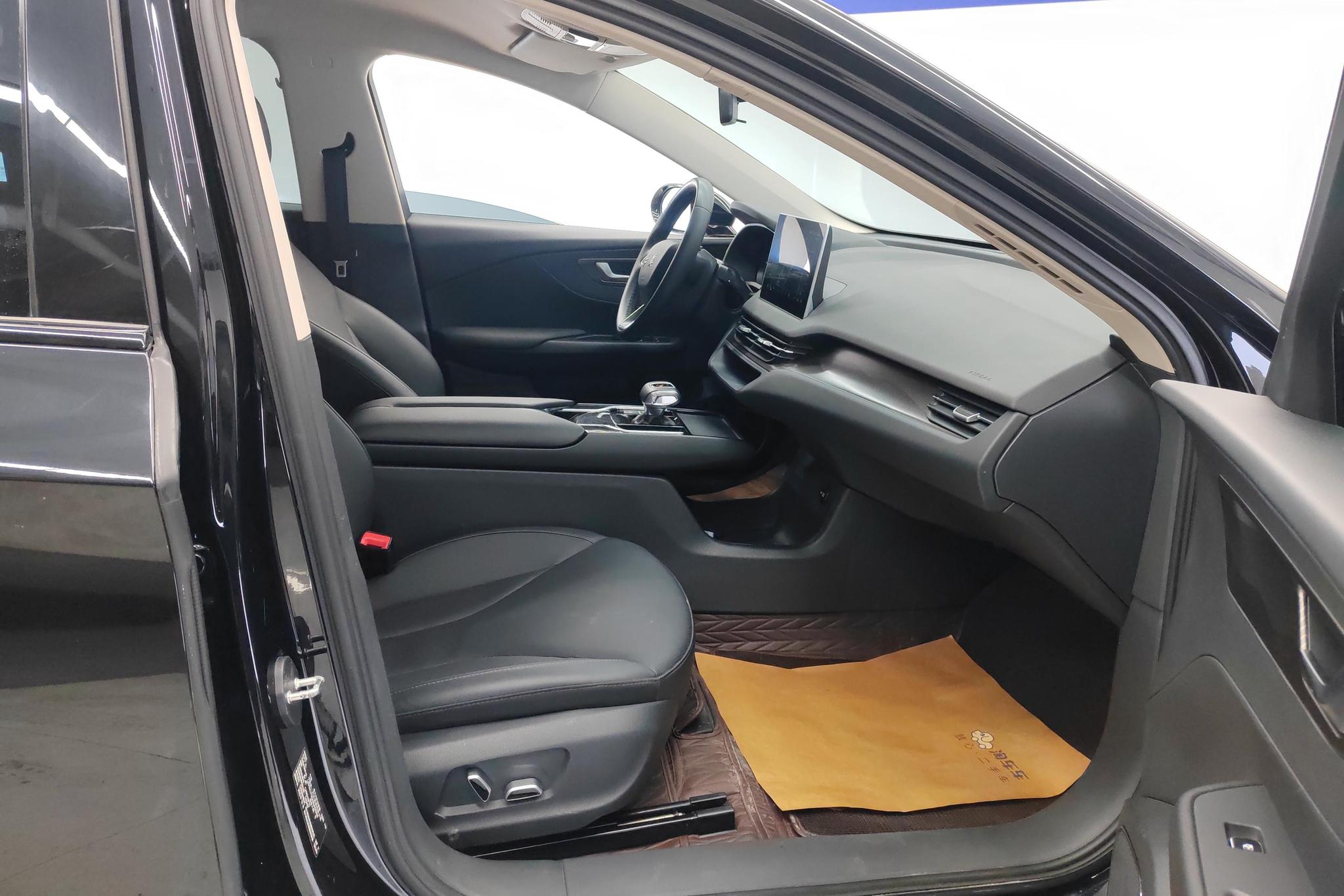Hongqi E-QM5 2022 431km 5 мест