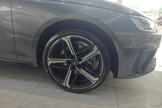 Audi A4L id 4320700 из Китая 9