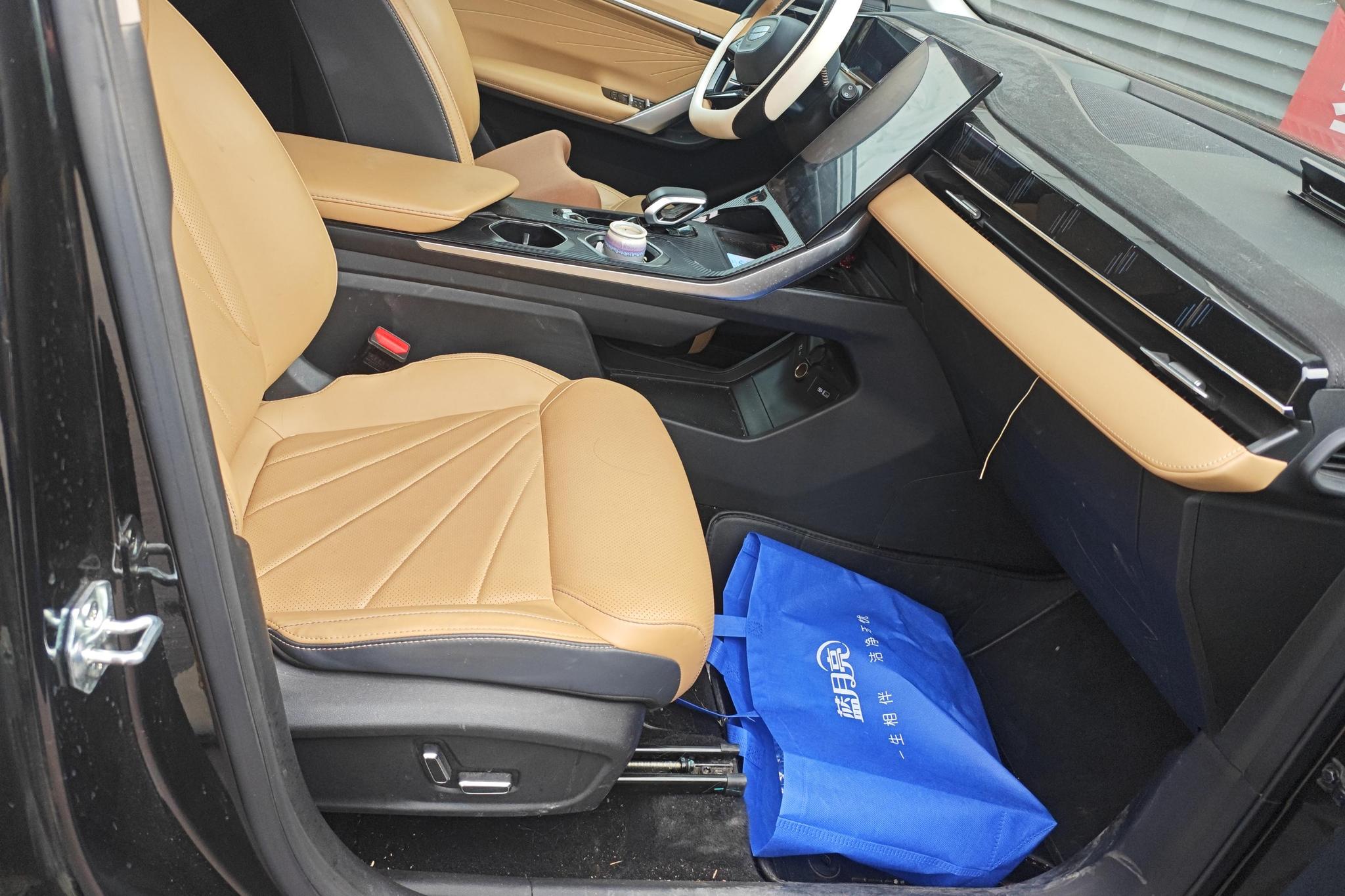 Geely Boyue L L 2023 1.5TD DCT Luxury