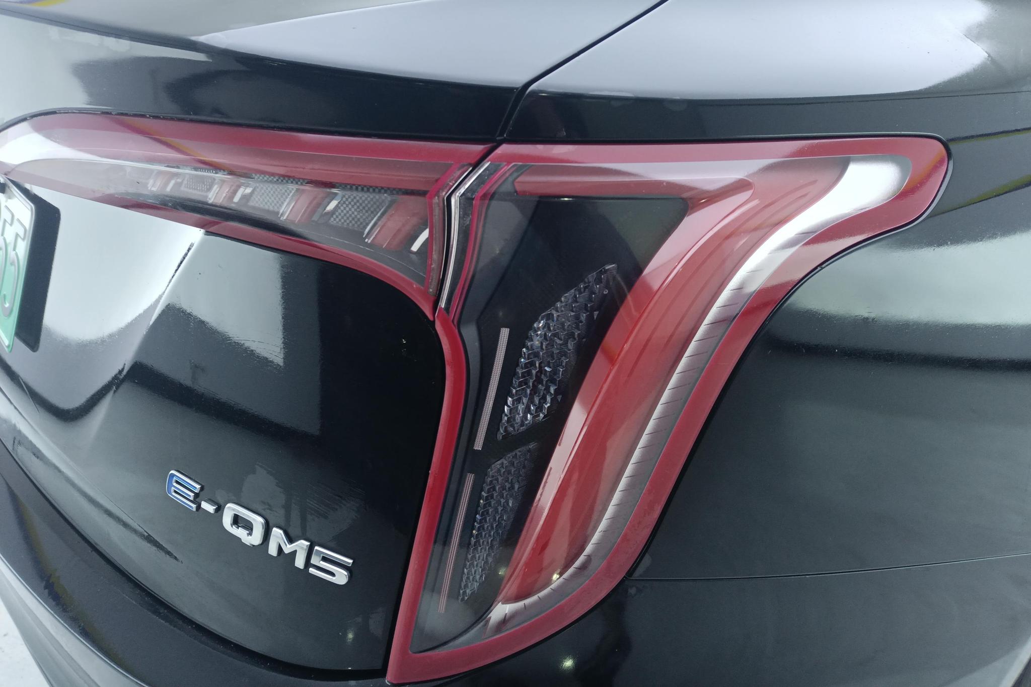 Hongqi E-QM5