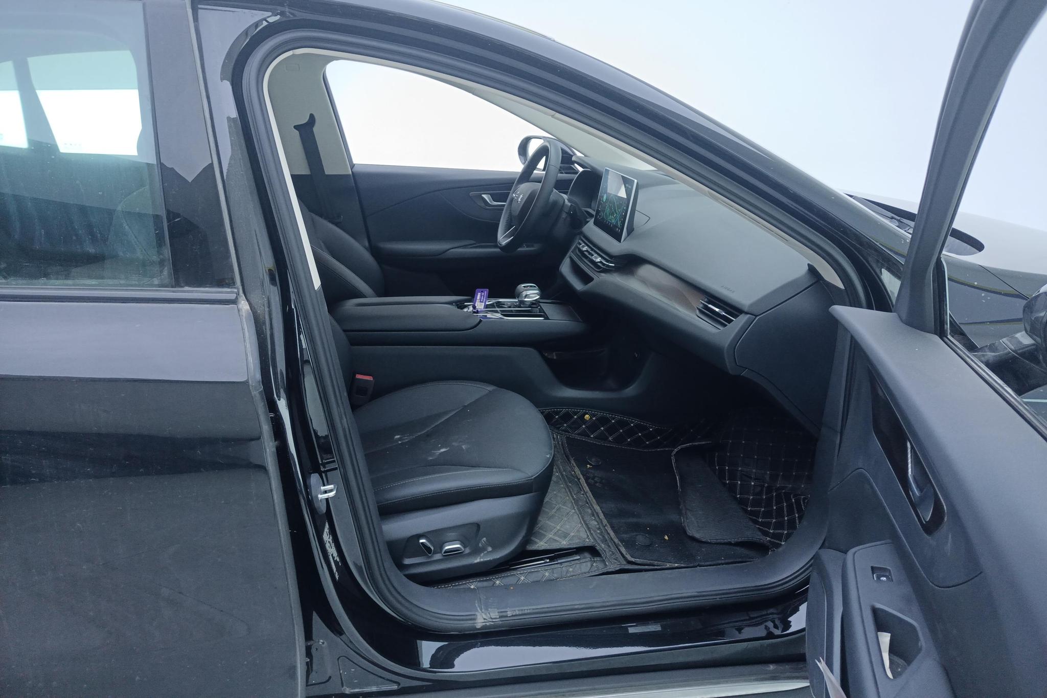 Hongqi E-QM5 2022 431km 5 мест
