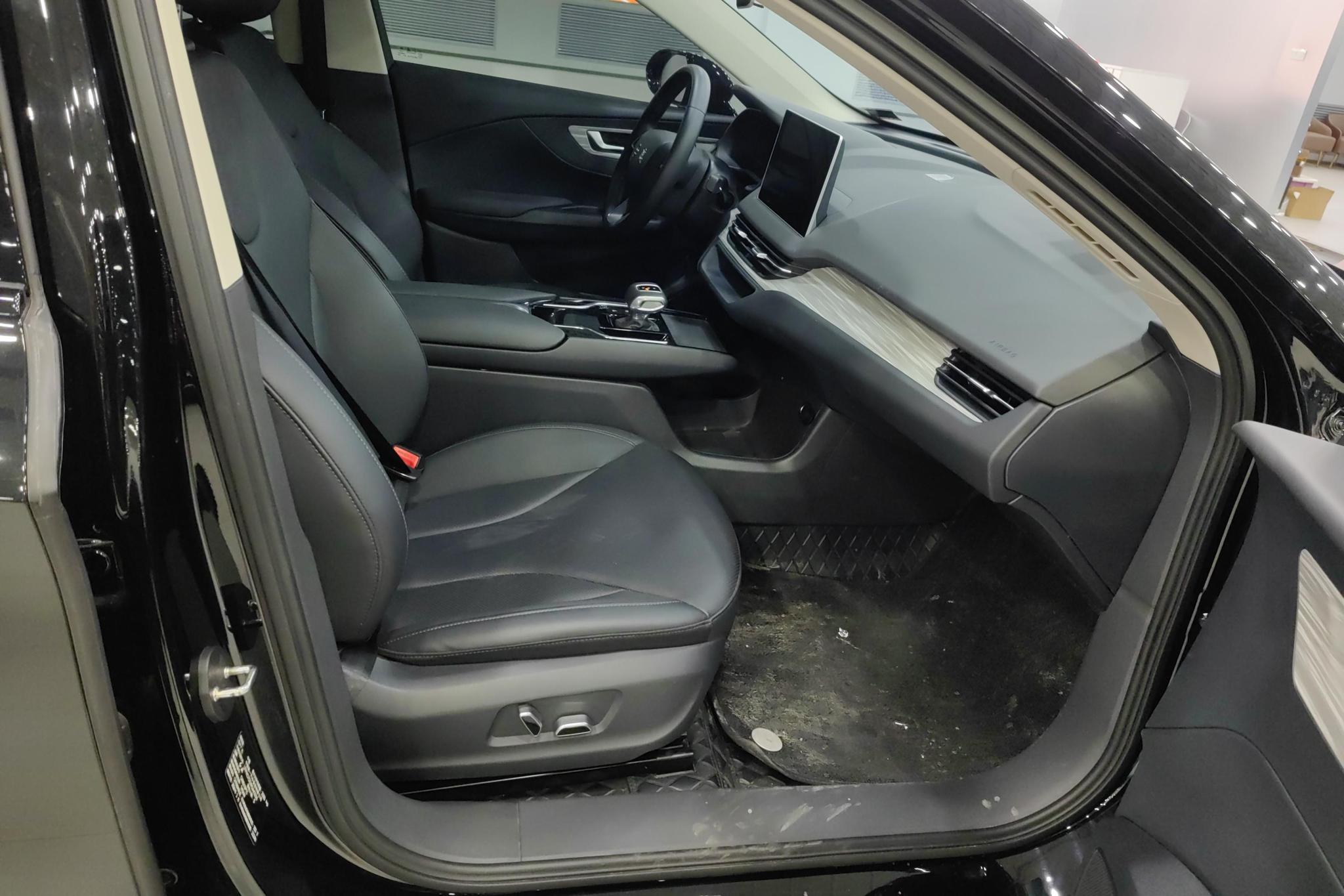 Hongqi E-QM5 2023 620KM PLUS