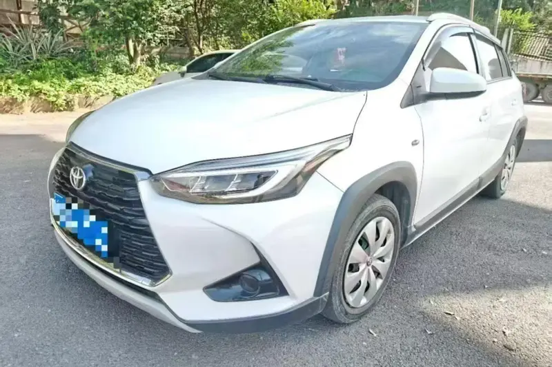 Toyota Yaris L — фото 1