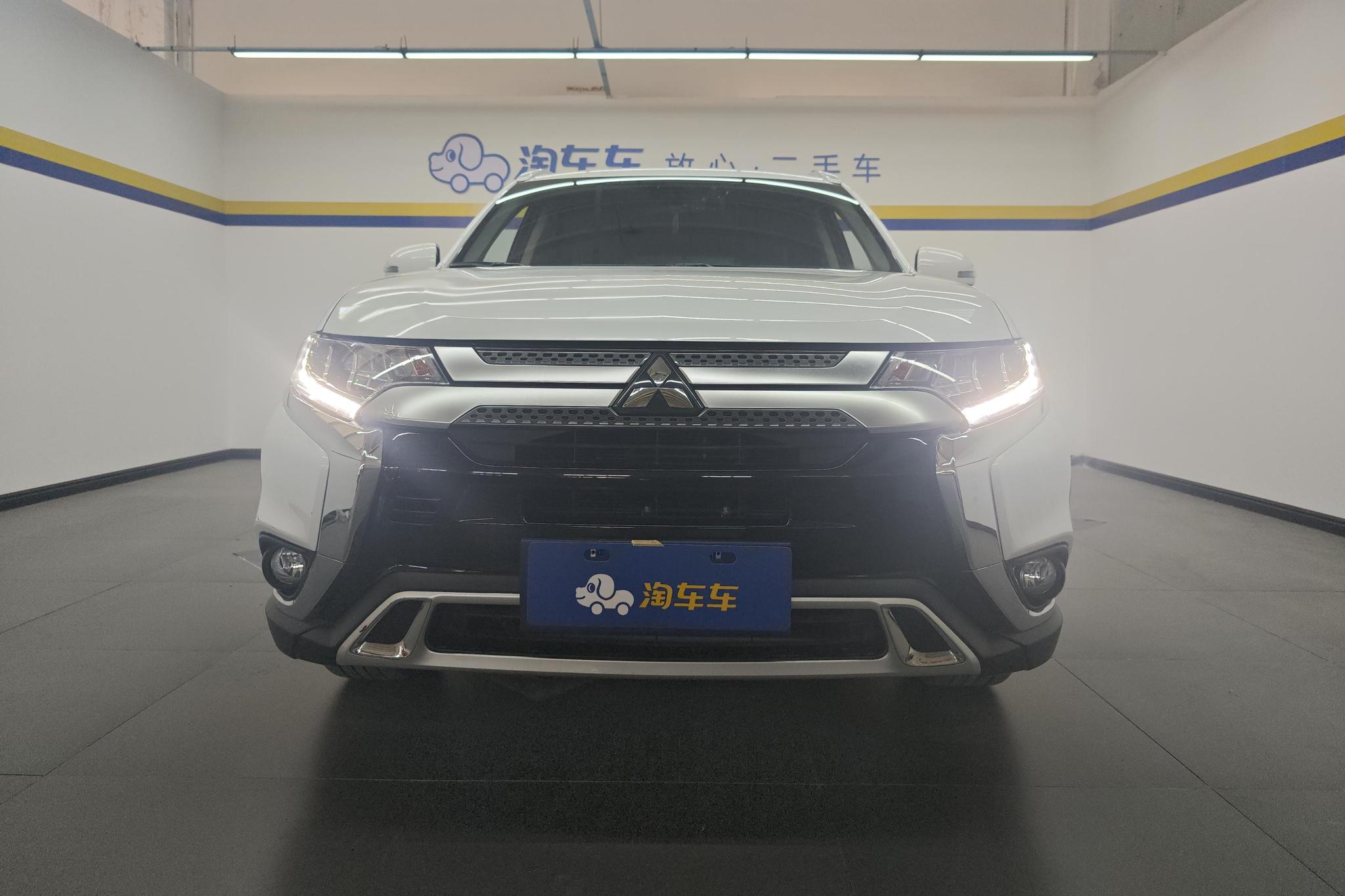 Mitsubishi Outlander 2021 2.4L 7 мест