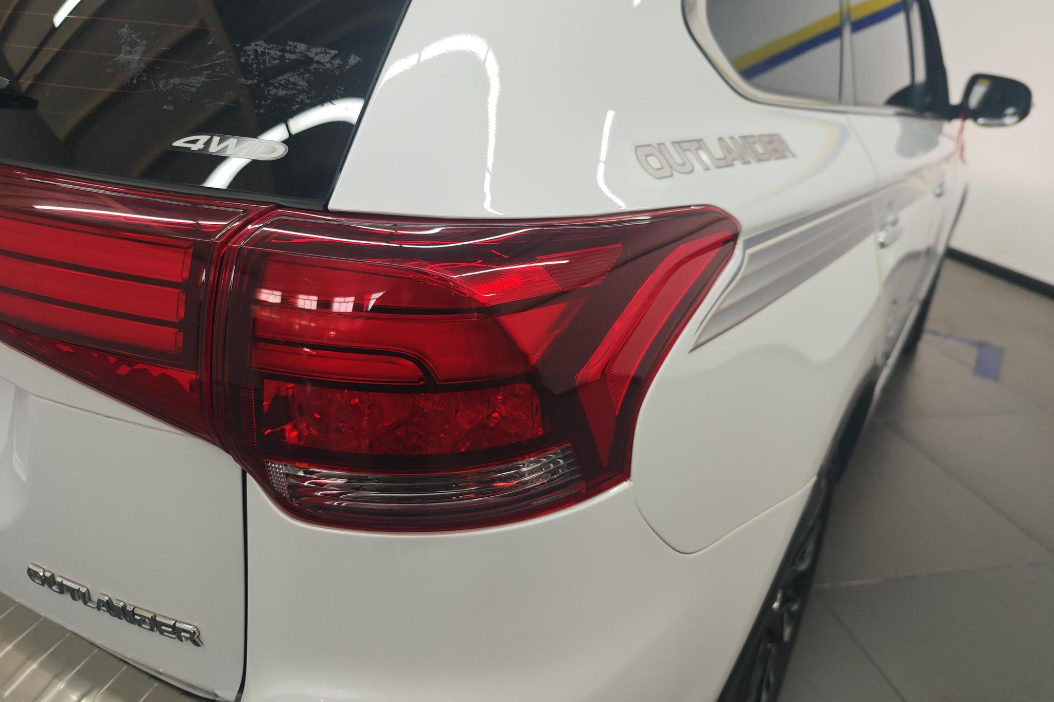 Mitsubishi Outlander 2021 2.4L 7 мест