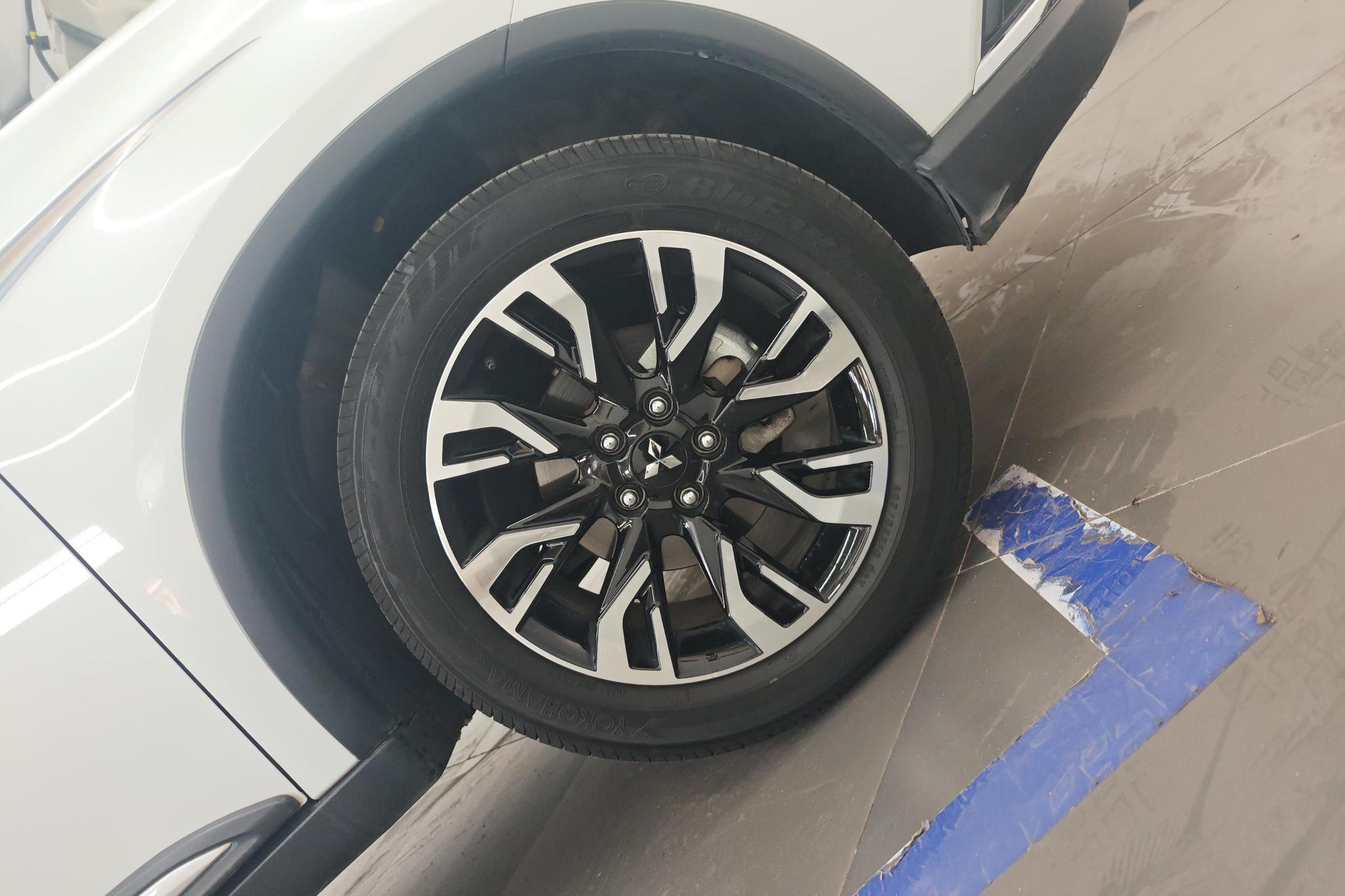 Mitsubishi Outlander 2021 2.4L 7 мест