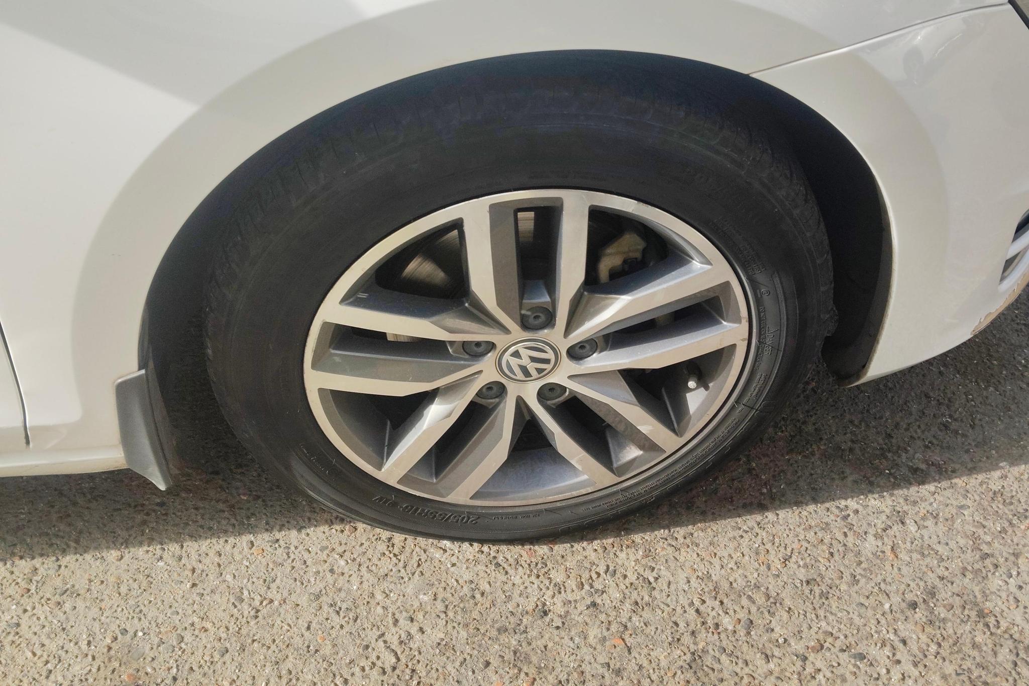 Volkswagen Golf 2016 230TSI AT Luxury