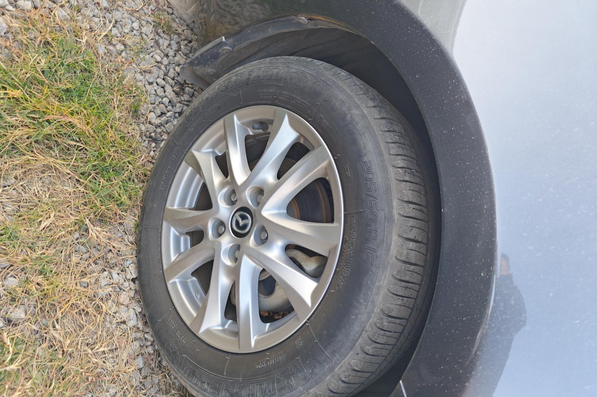 Mazda Mazda3 3 2017 1.5L AT Luxury V
