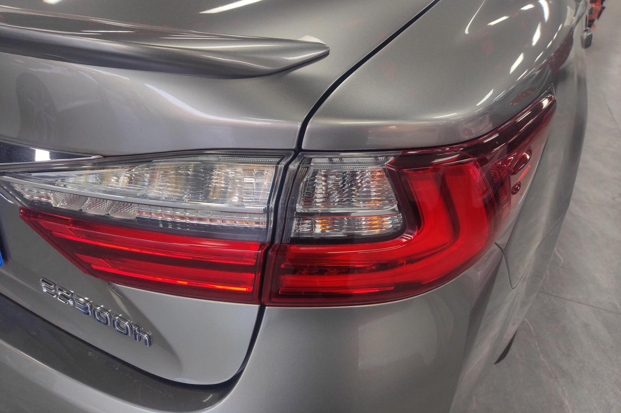 Lexus ES 2015 300h Comfort