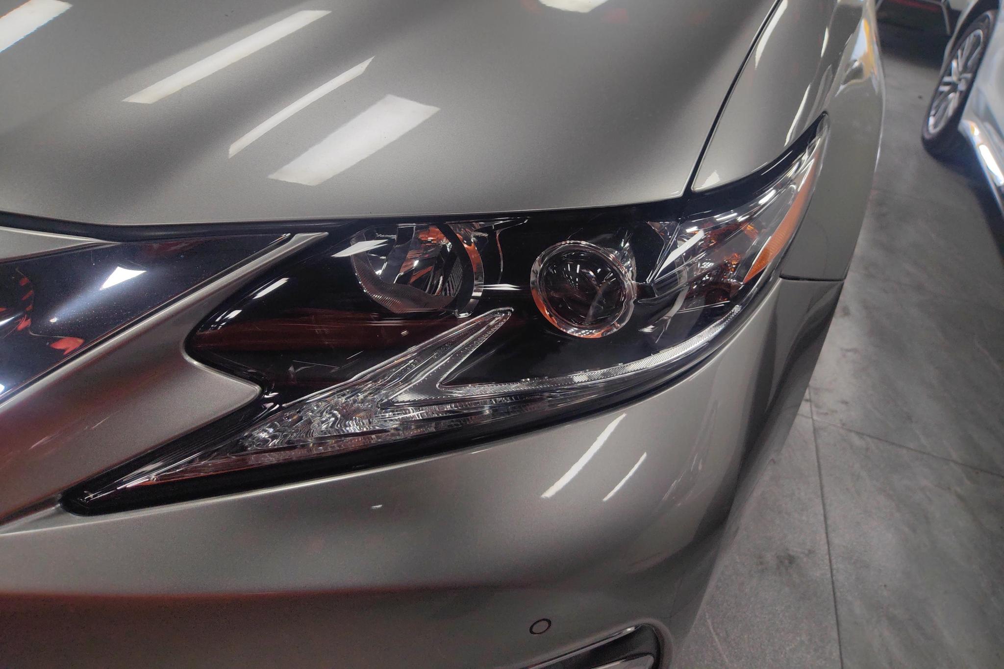 Lexus ES 2015 300h Comfort