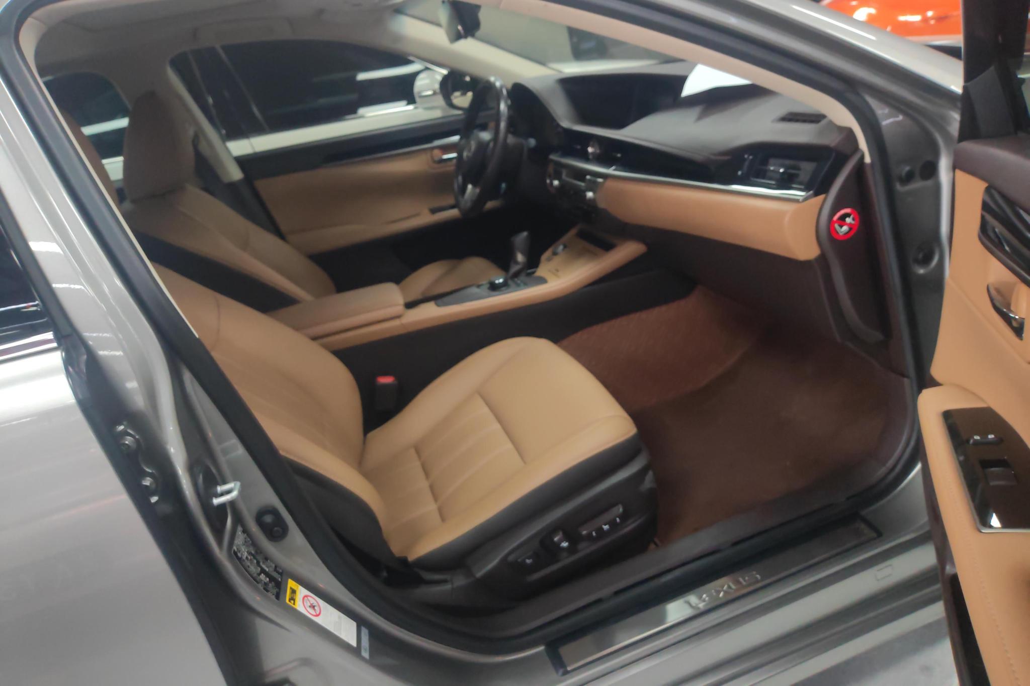 Lexus ES 2015 300h Comfort