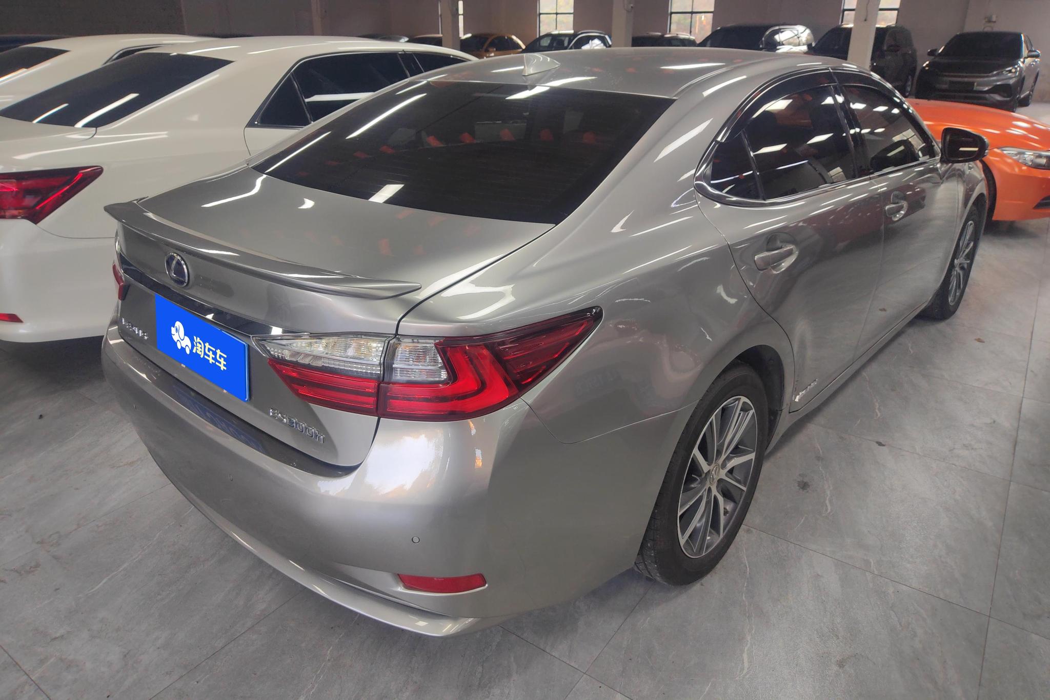 Lexus ES 2015 300h Comfort