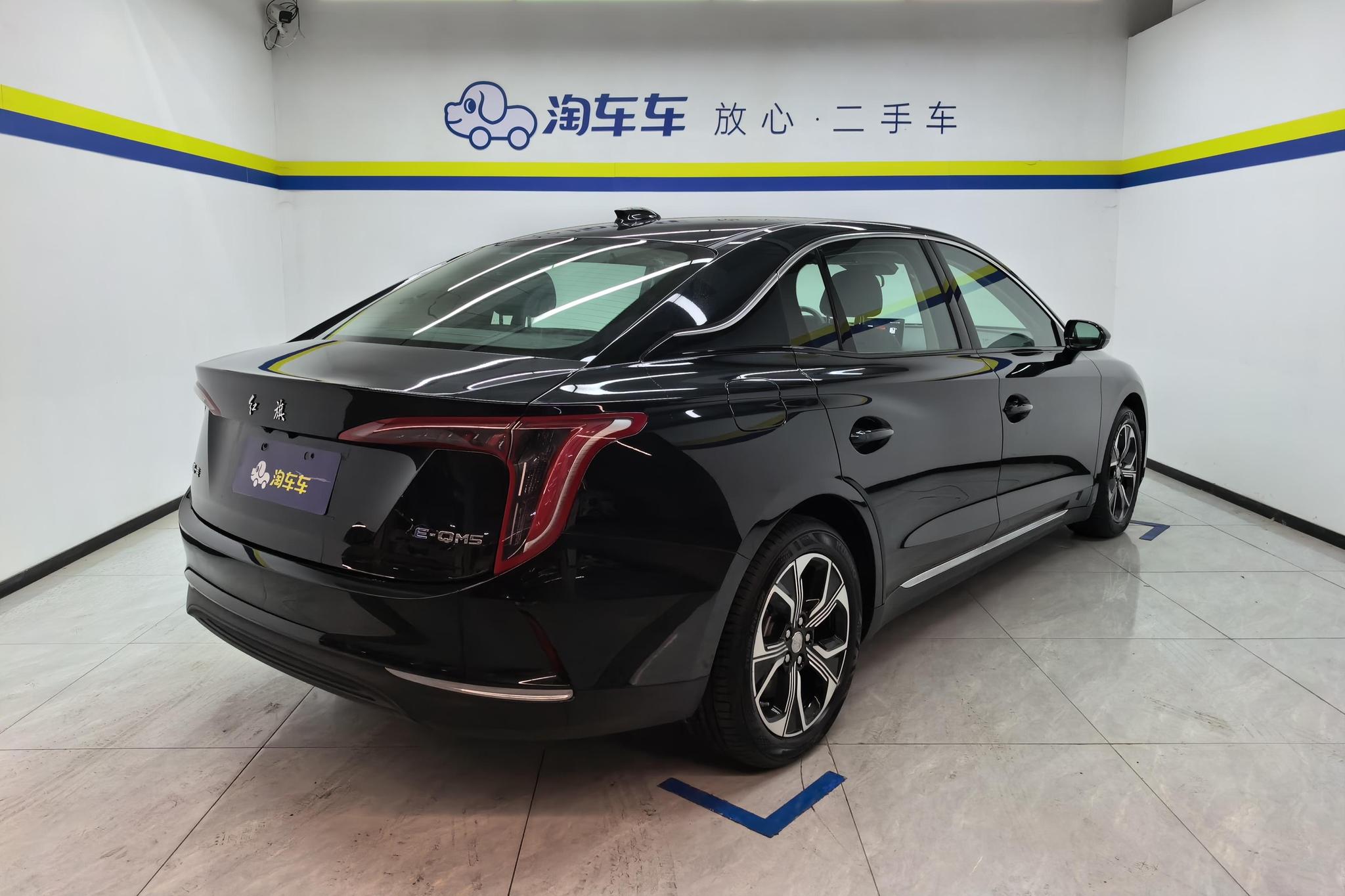Hongqi E-QM5 2021 T3 5 мест