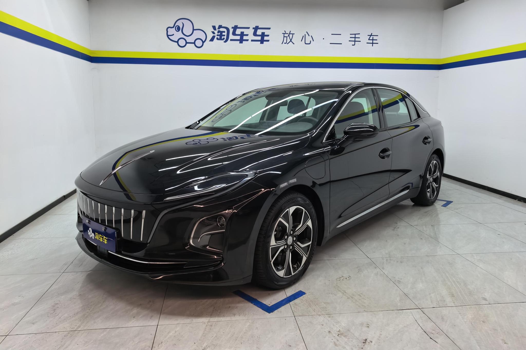 Hongqi E-QM5