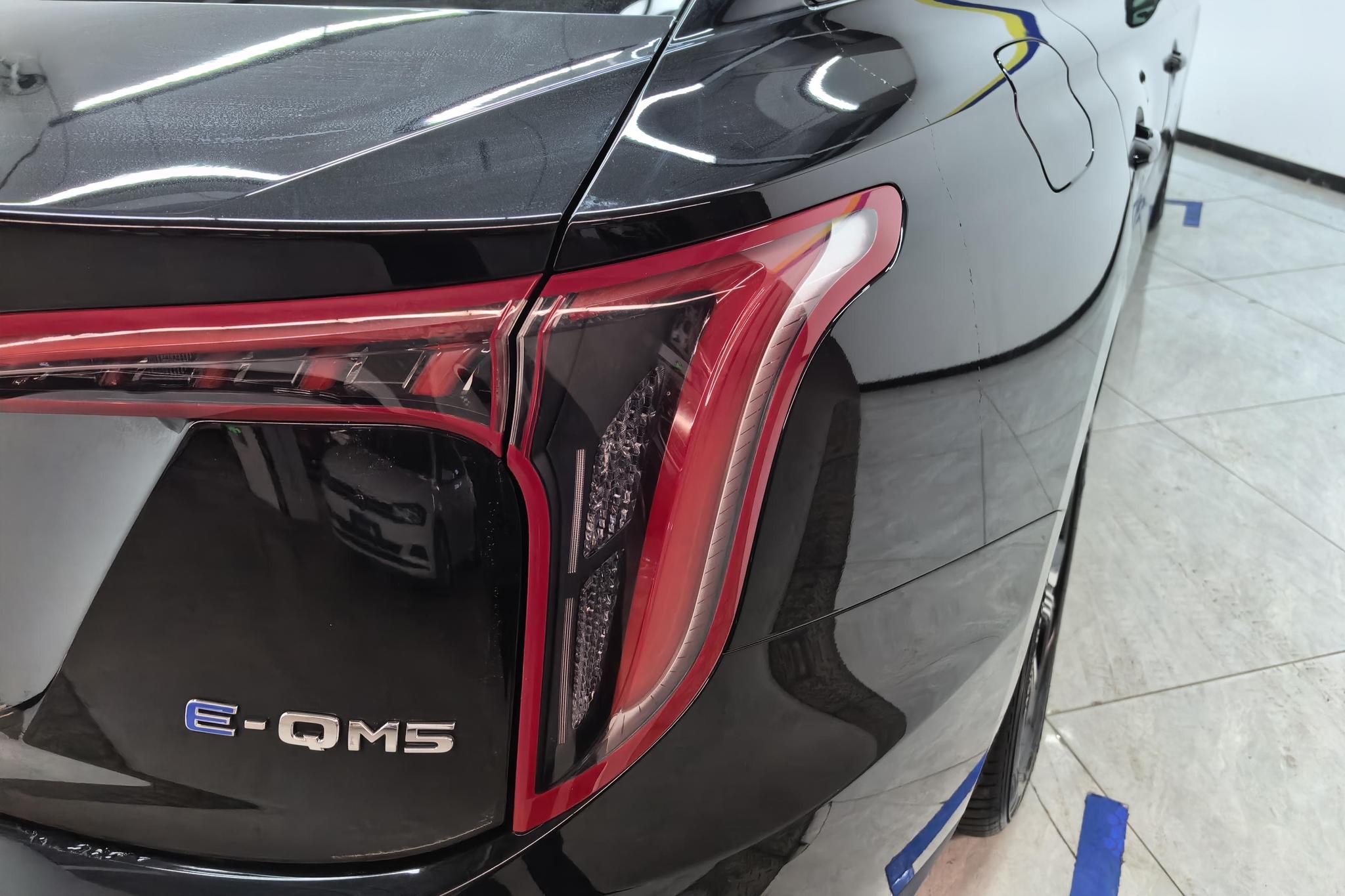 Hongqi E-QM5 2021 T3 5 мест