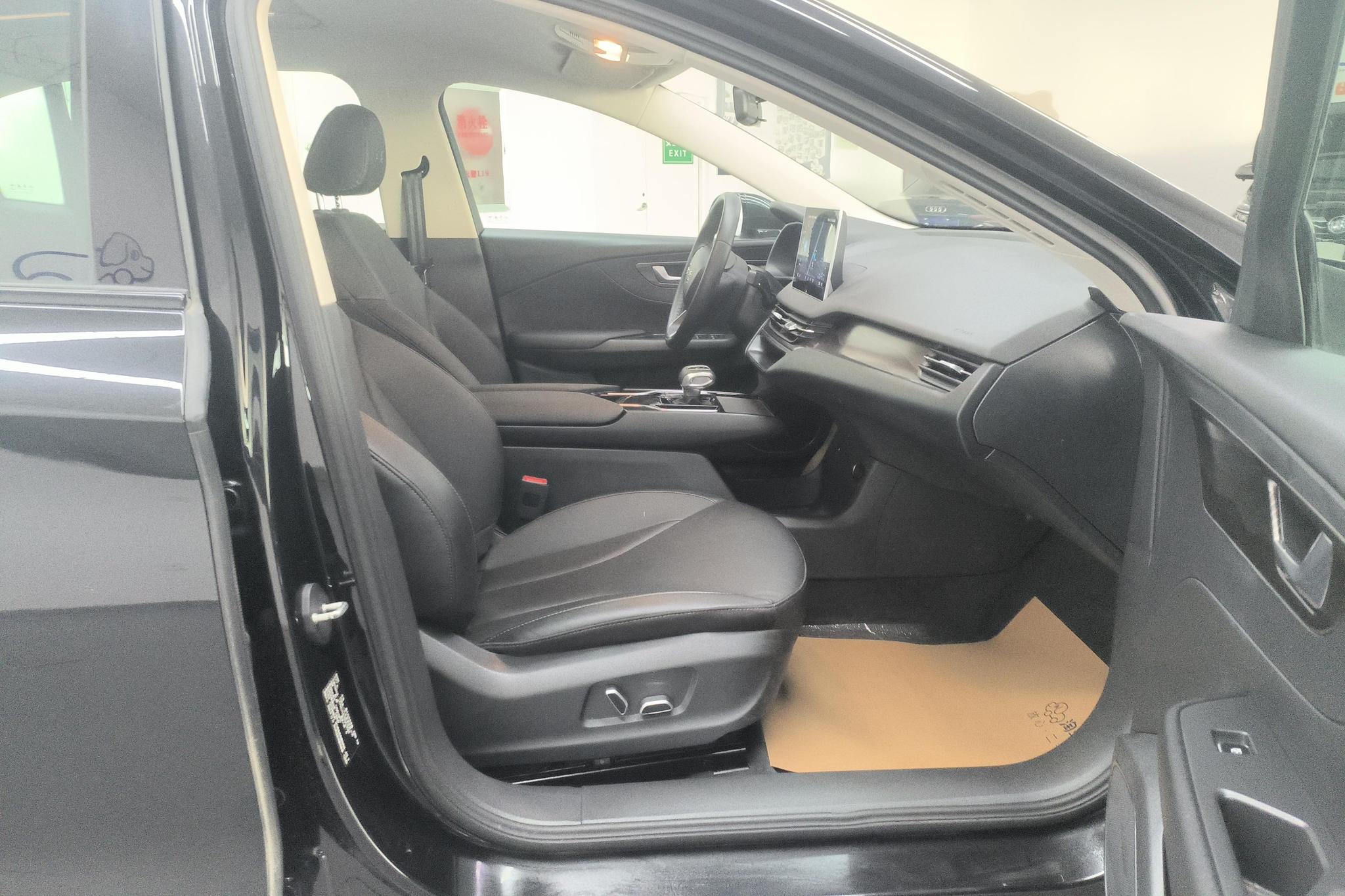 Hongqi E-QM5 2022 431km 5 мест