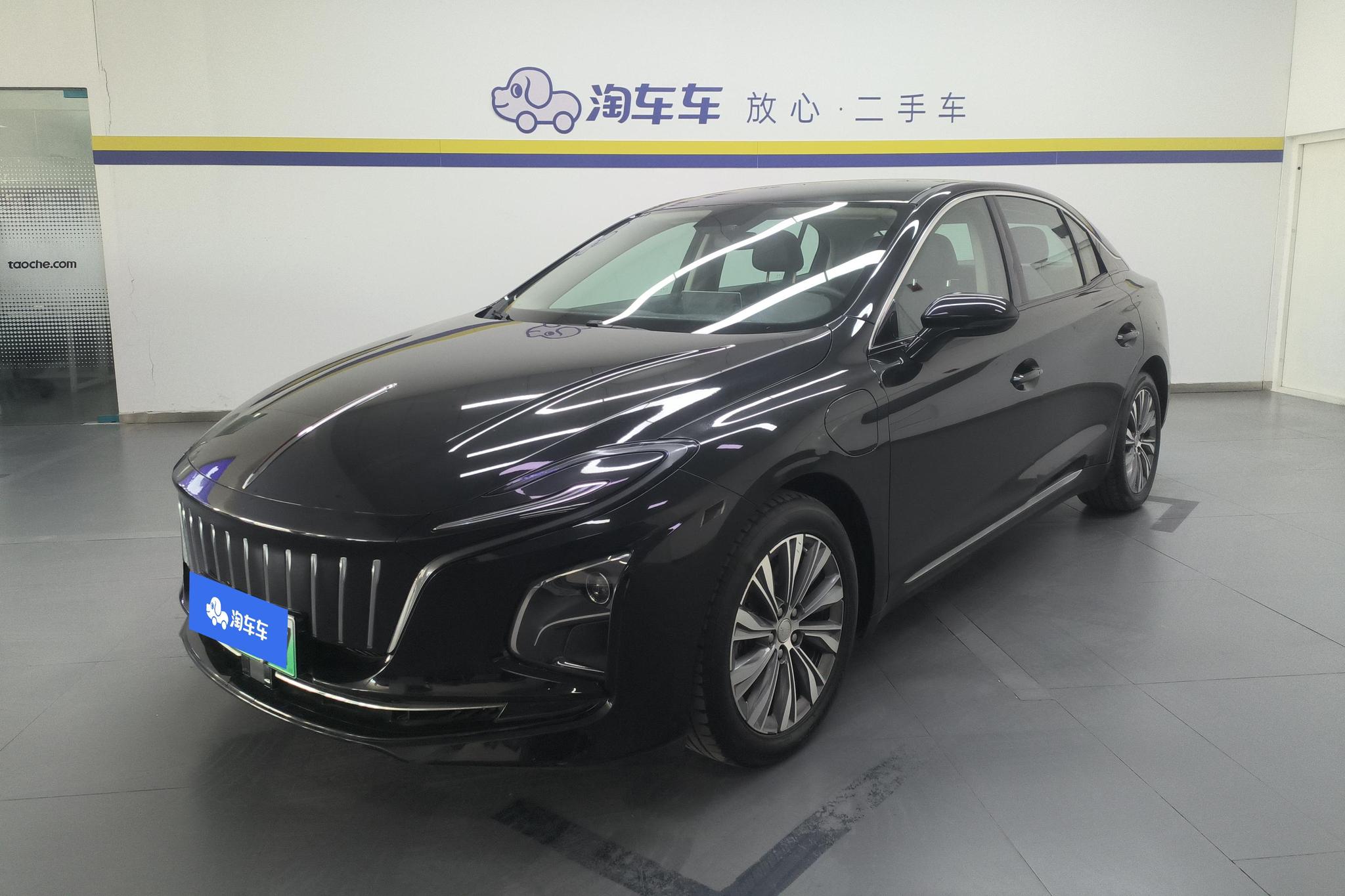 Hongqi E-QM5