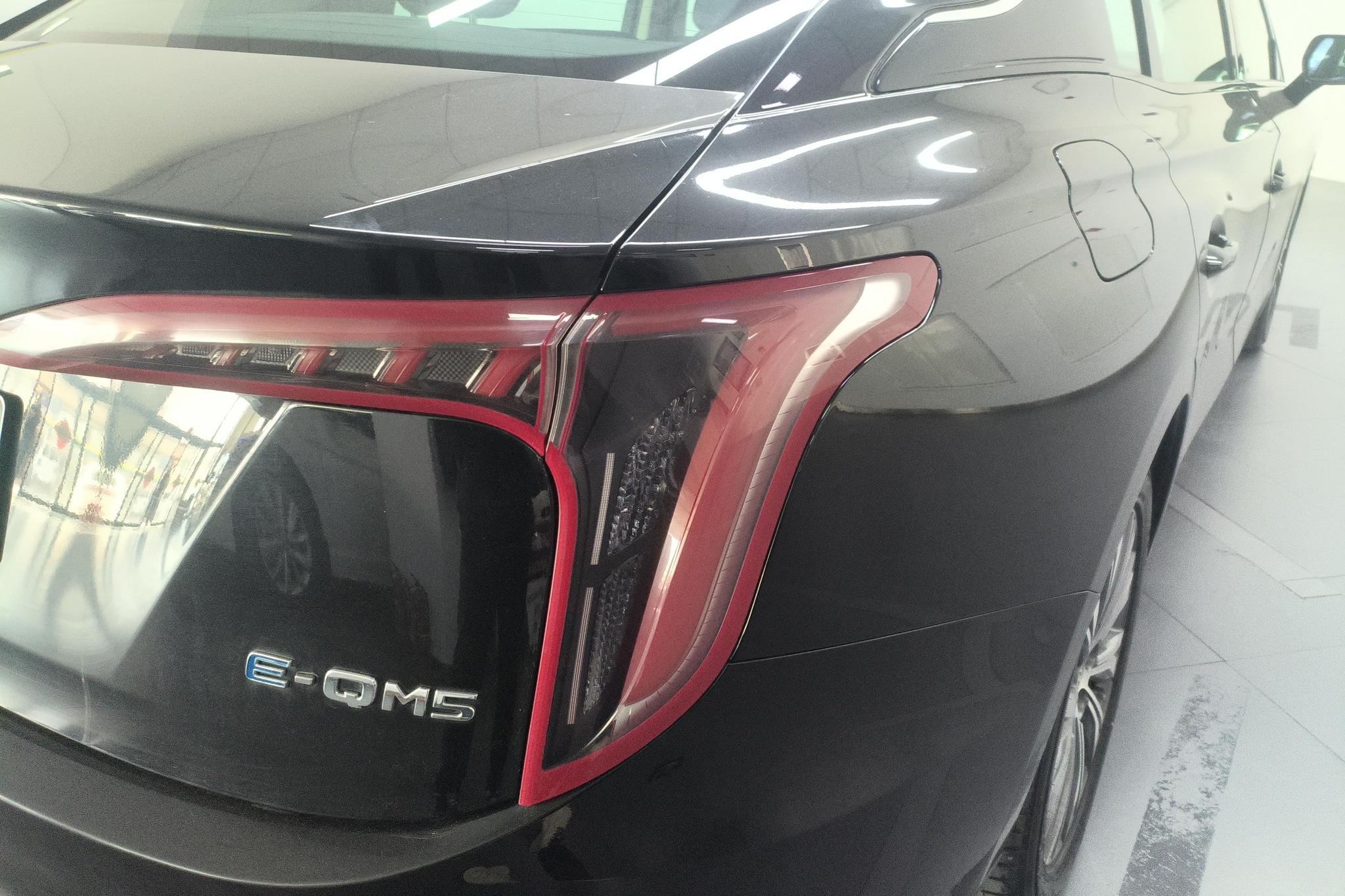 Hongqi E-QM5 2022 431km 5 мест