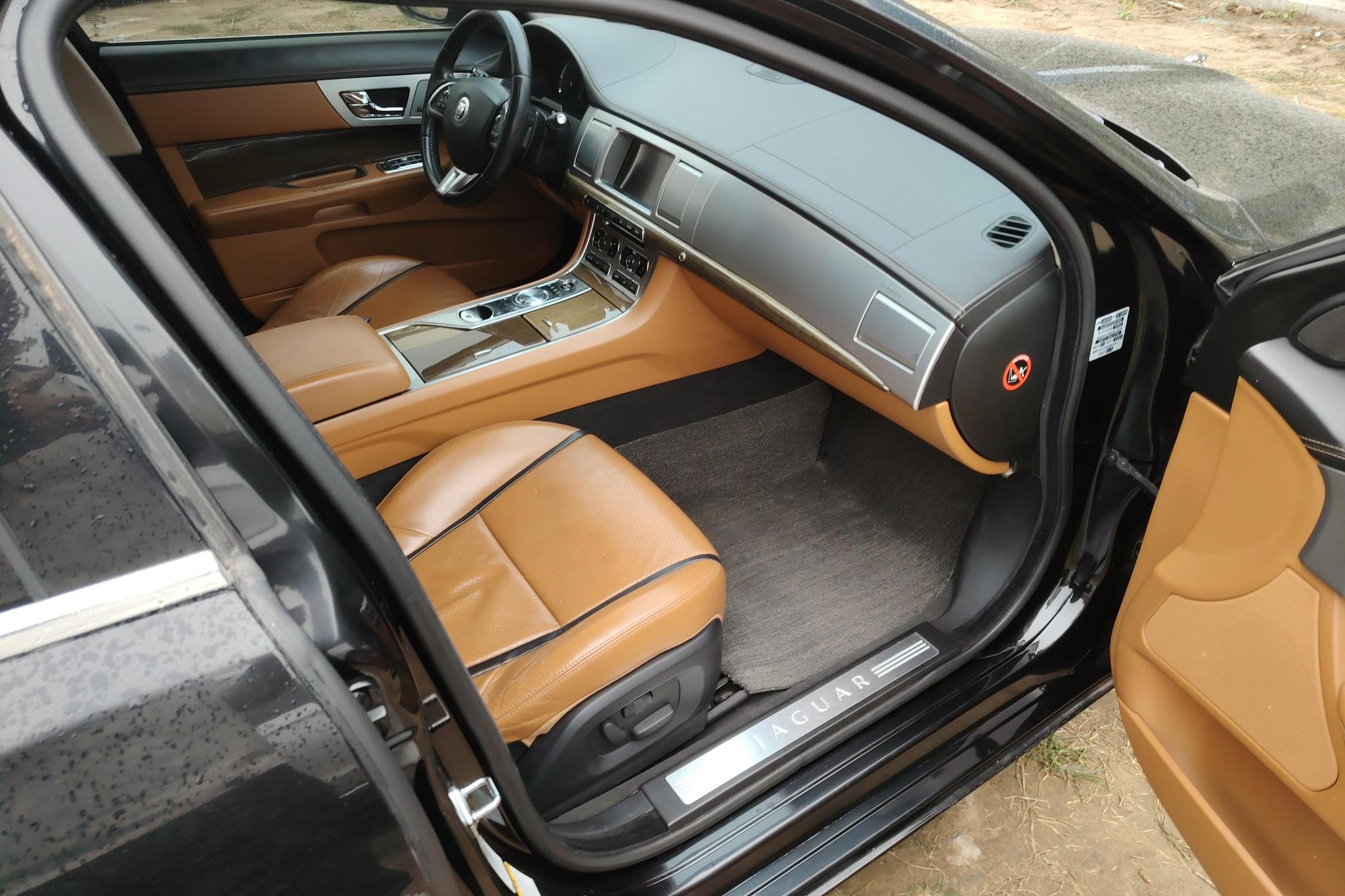 Jaguar XF 2013 XF 2.0T