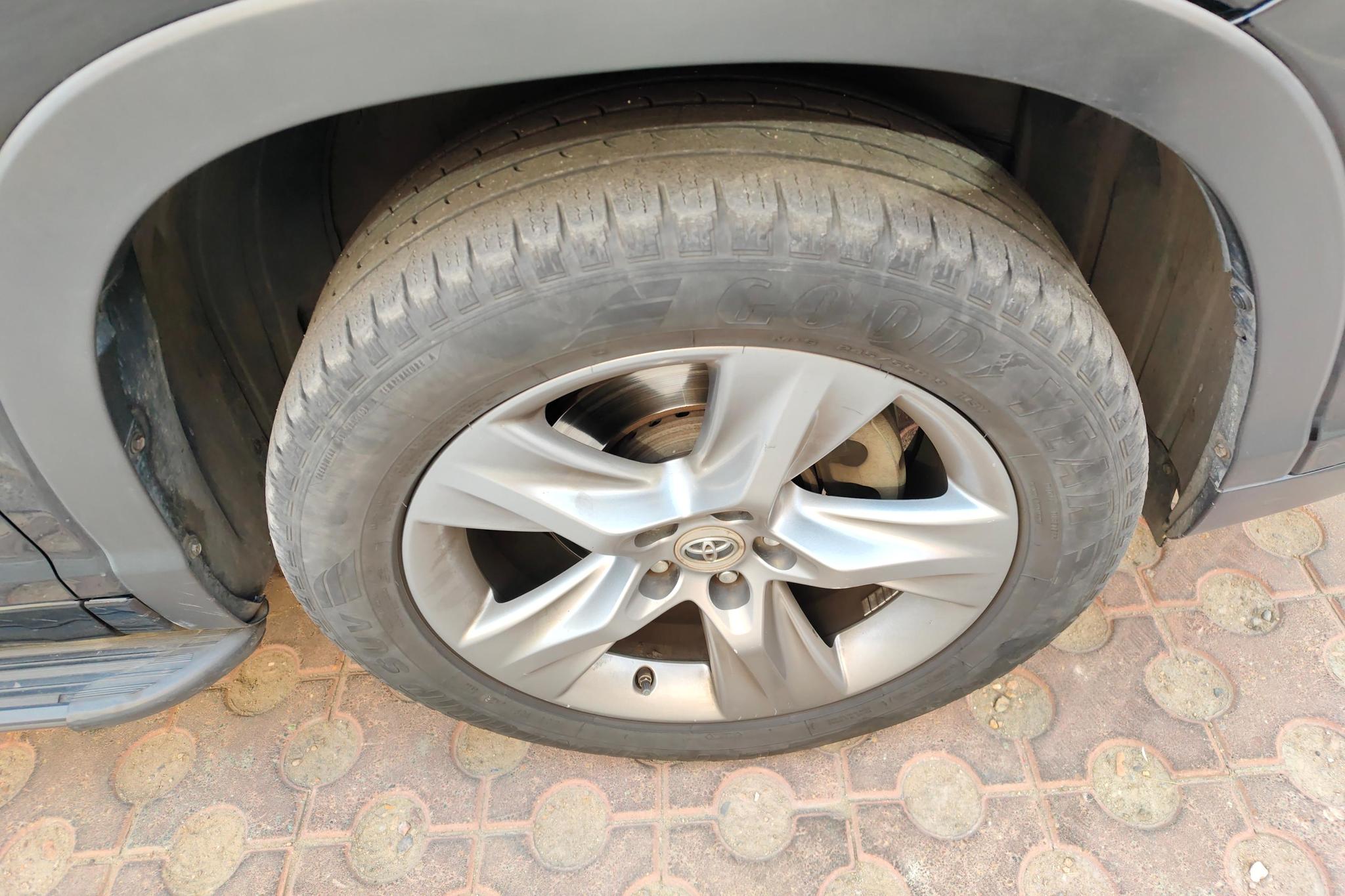 Toyota Highlander 2015 2.0T 7 мест