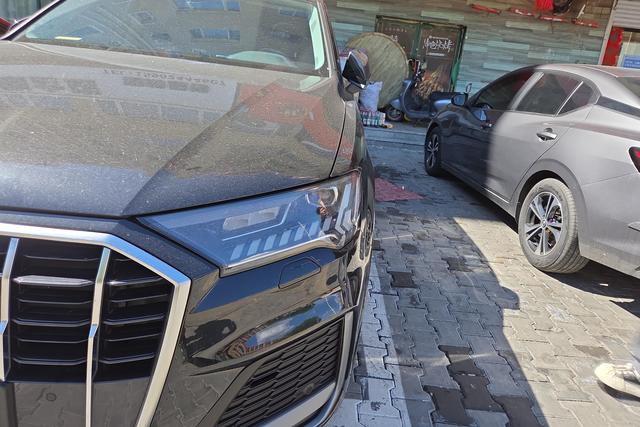 Audi Q7 2023 55 TFSI quattro S line Sport — фото 4