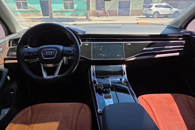 Audi Q7 2023 55 TFSI quattro S line Sport — фото 13