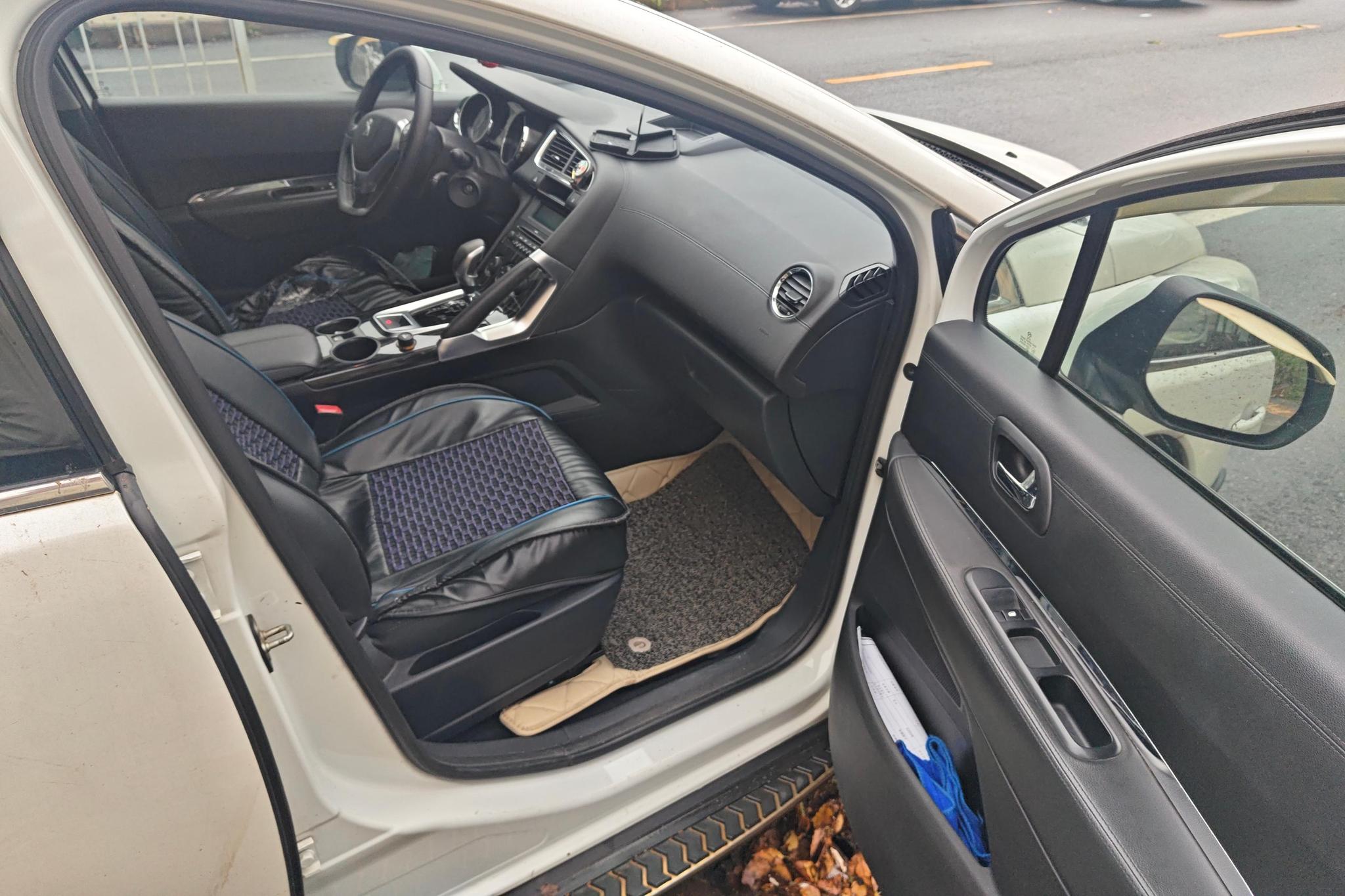 Peugeot 3008 2015 2.0L AT