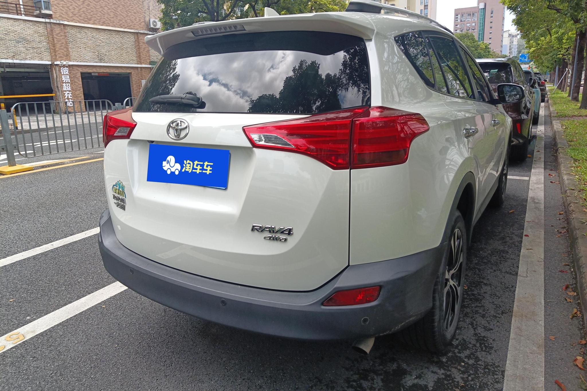 Toyota RAV4 2015 2.5L AT Elite