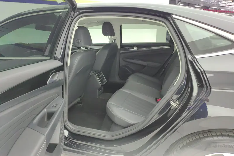 Volkswagen Passat — фото 10