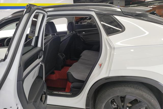 Volkswagen Tayron X 2023 330 TSI 2 WD — фото 16
