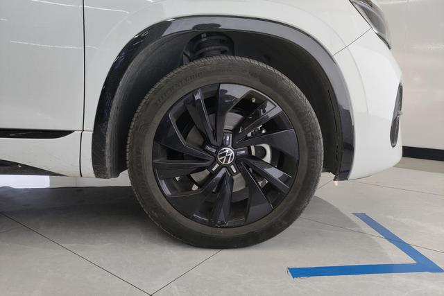 Volkswagen Tayron X 2023 330 TSI 2 WD — фото 10