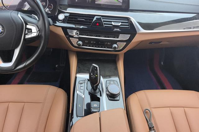 BMW 5-Series 2018 530 Li Leading M — фото 12