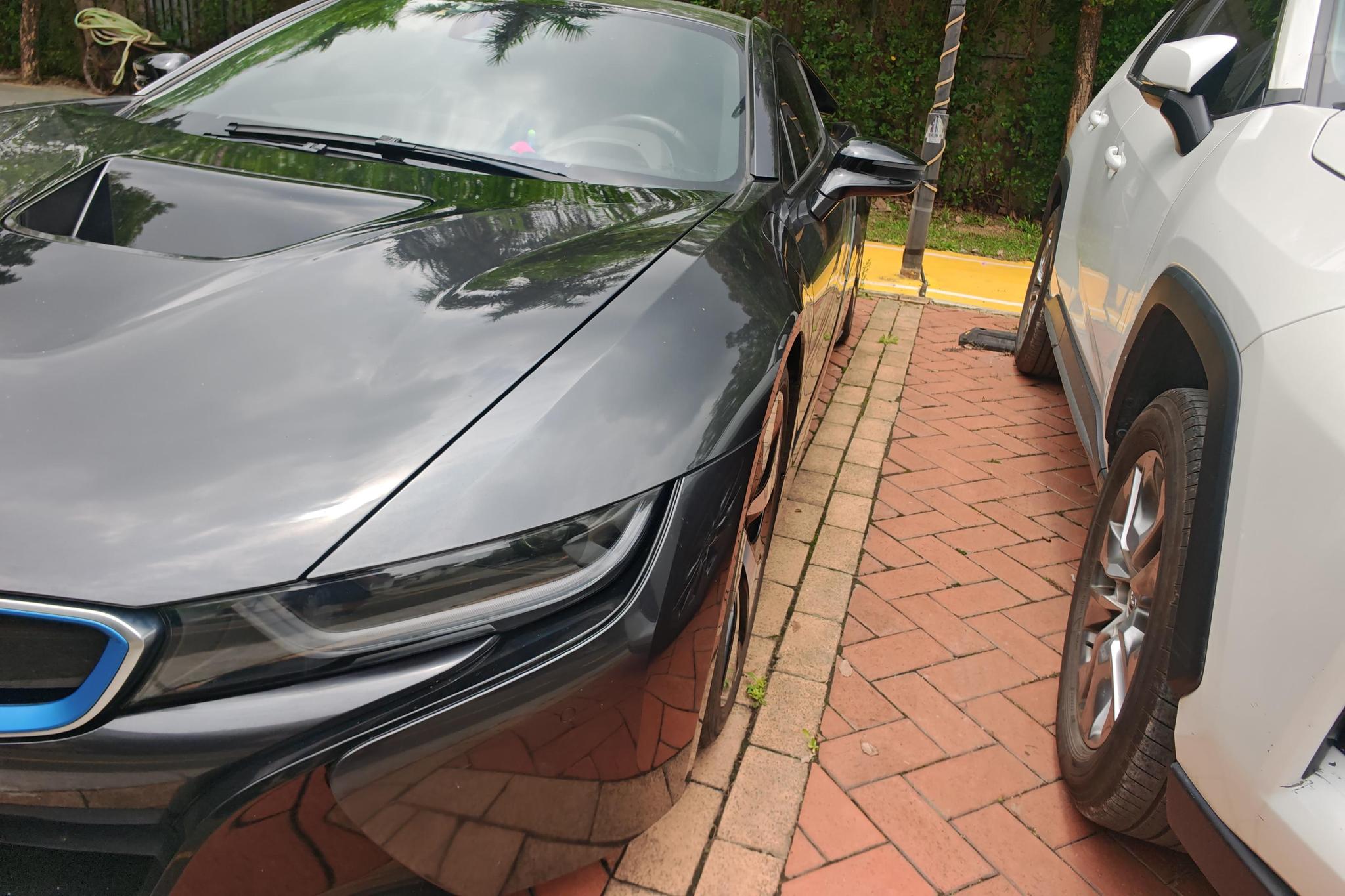 BMW i8