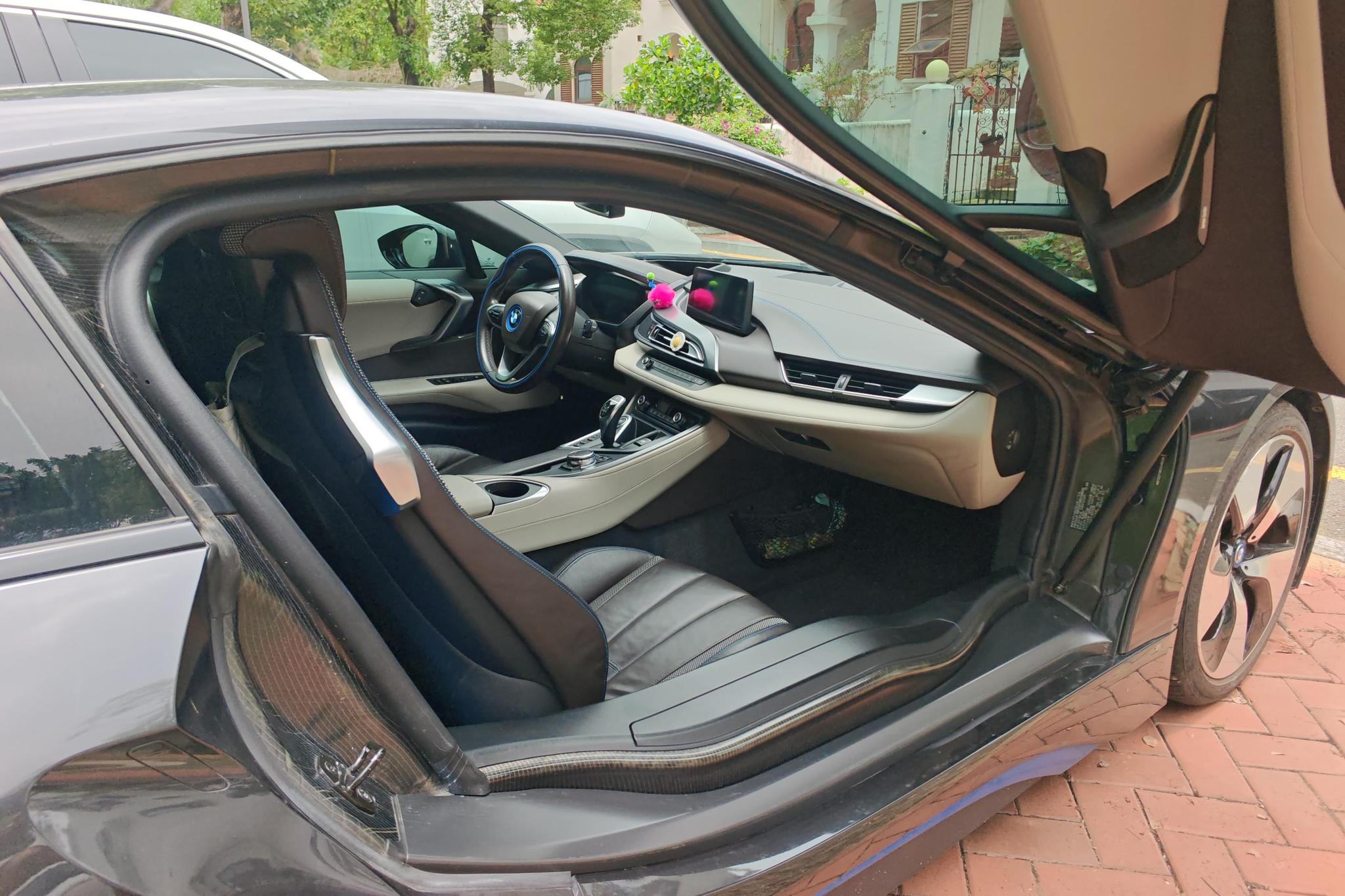 BMW i8