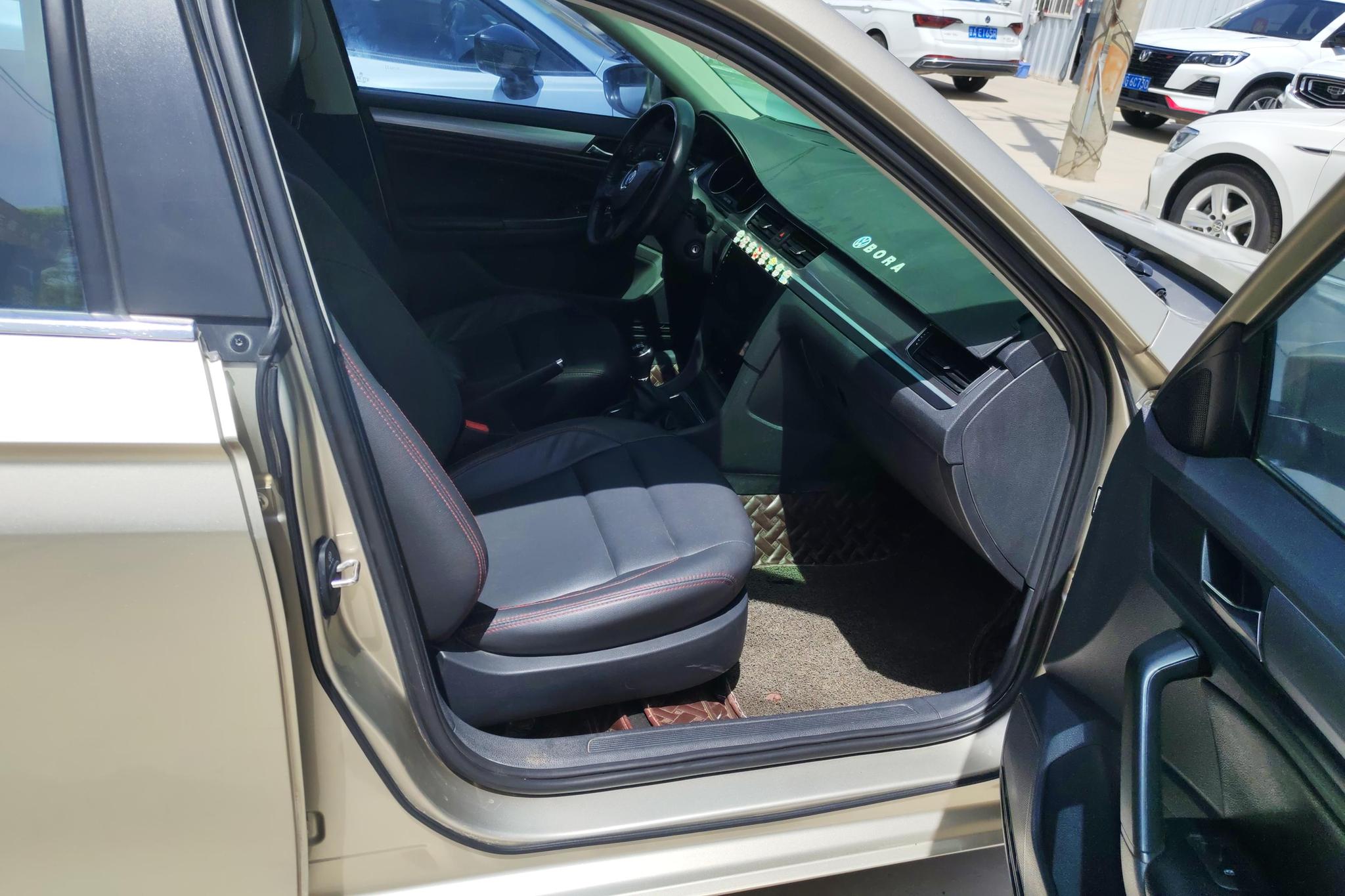 Volkswagen Bora 2016 1.6L MT Fashion