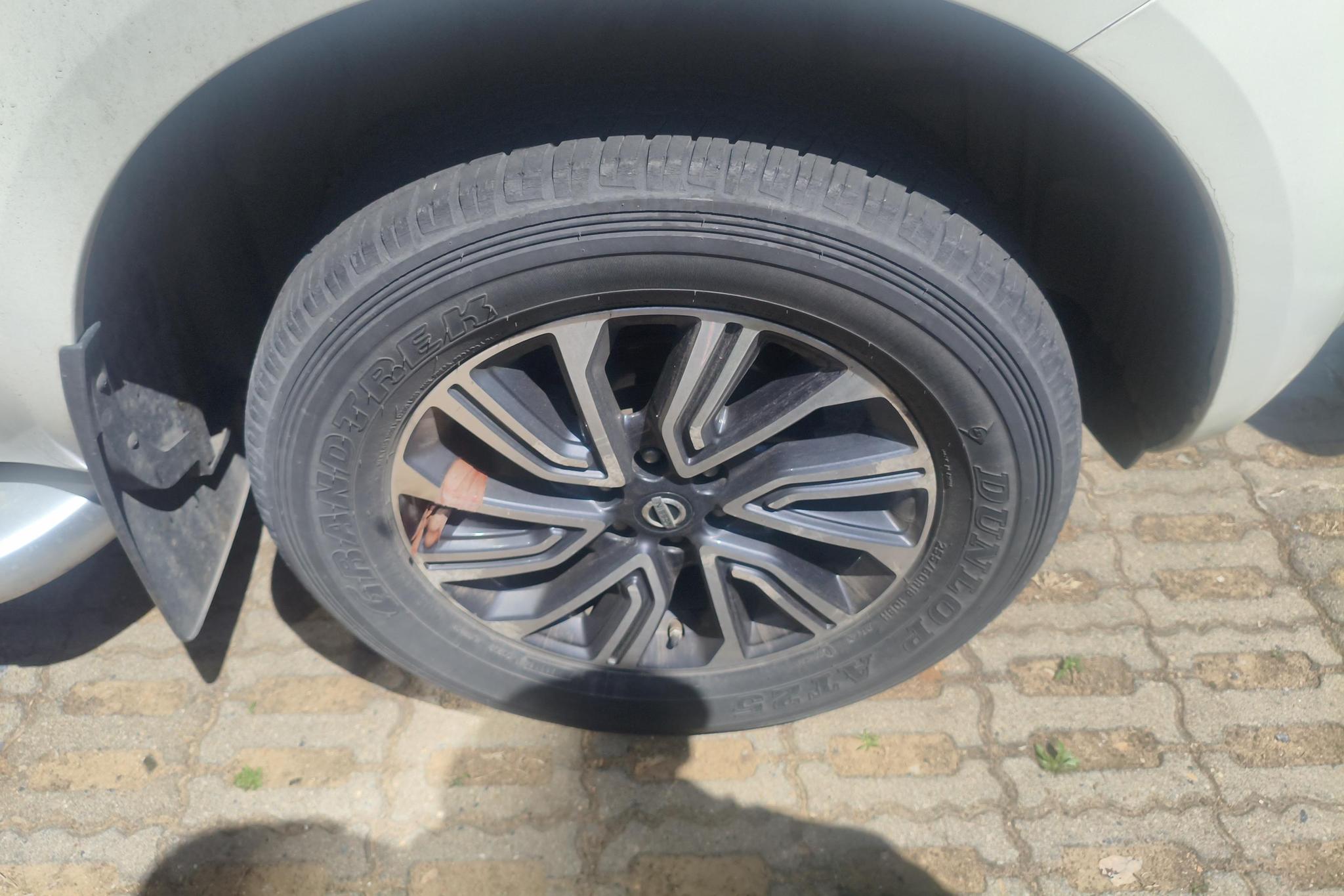 Nissan Terra 2018 2.5L MT Lead