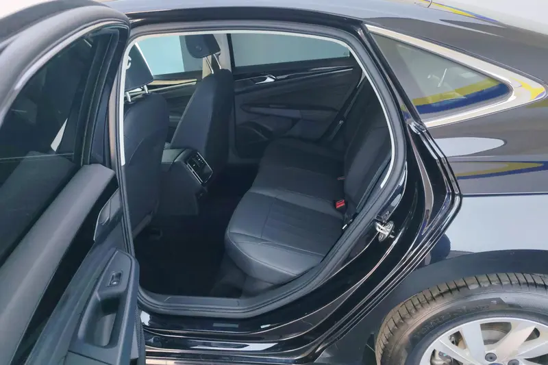 Volkswagen Passat — фото 13