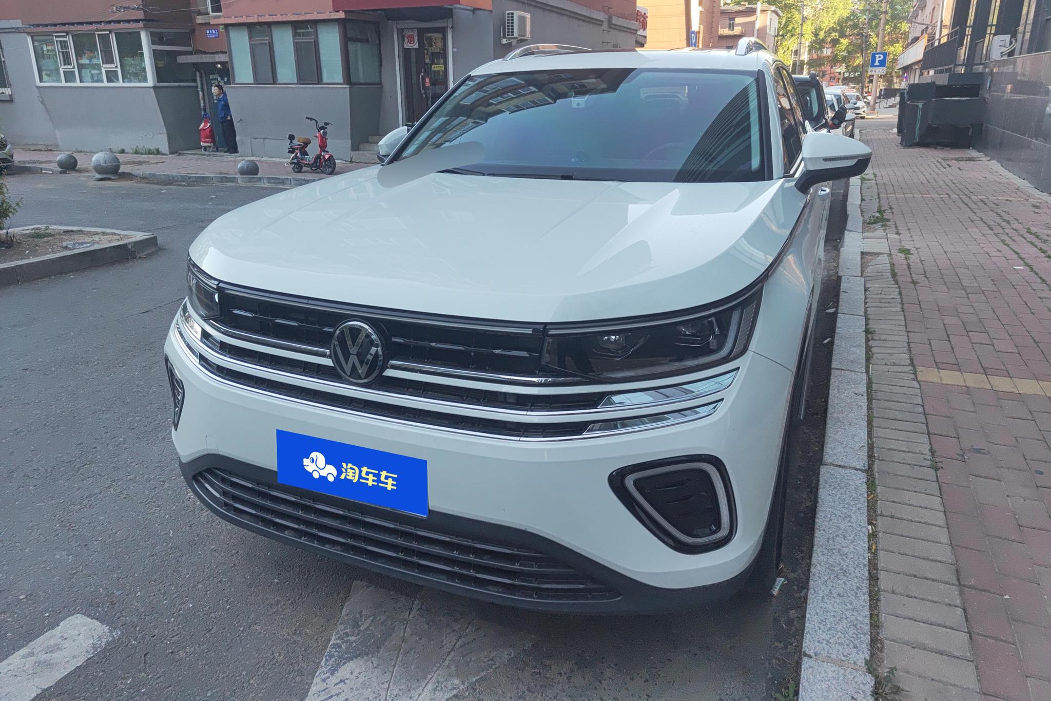 Volkswagen Tavendor 2023 330TSI Luxury